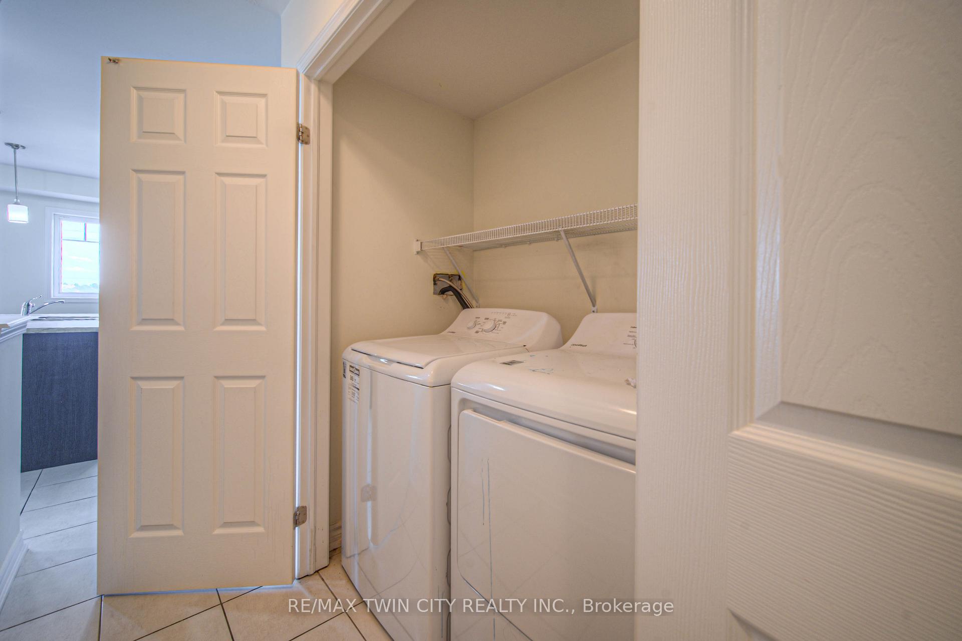 Photo 16 of 13 Outlook Terrace, Kitchener — HOMEH