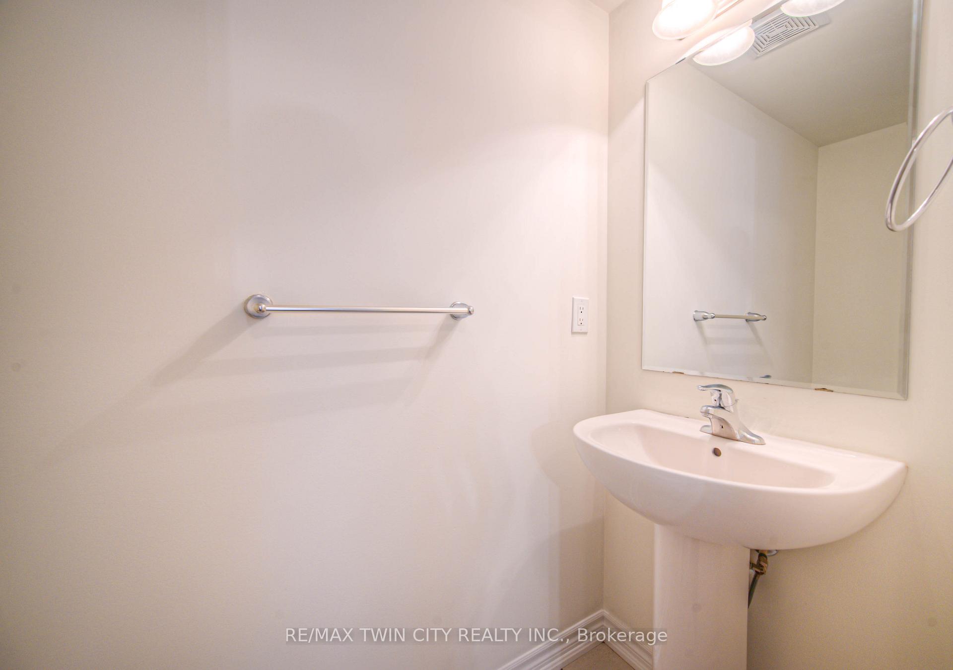 Photo 17 of 13 Outlook Terrace, Kitchener — HOMEH