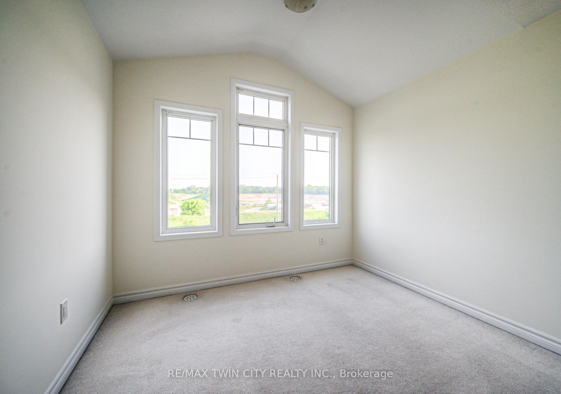 Photo 19 of 13 Outlook Terrace, Kitchener — HOMEH