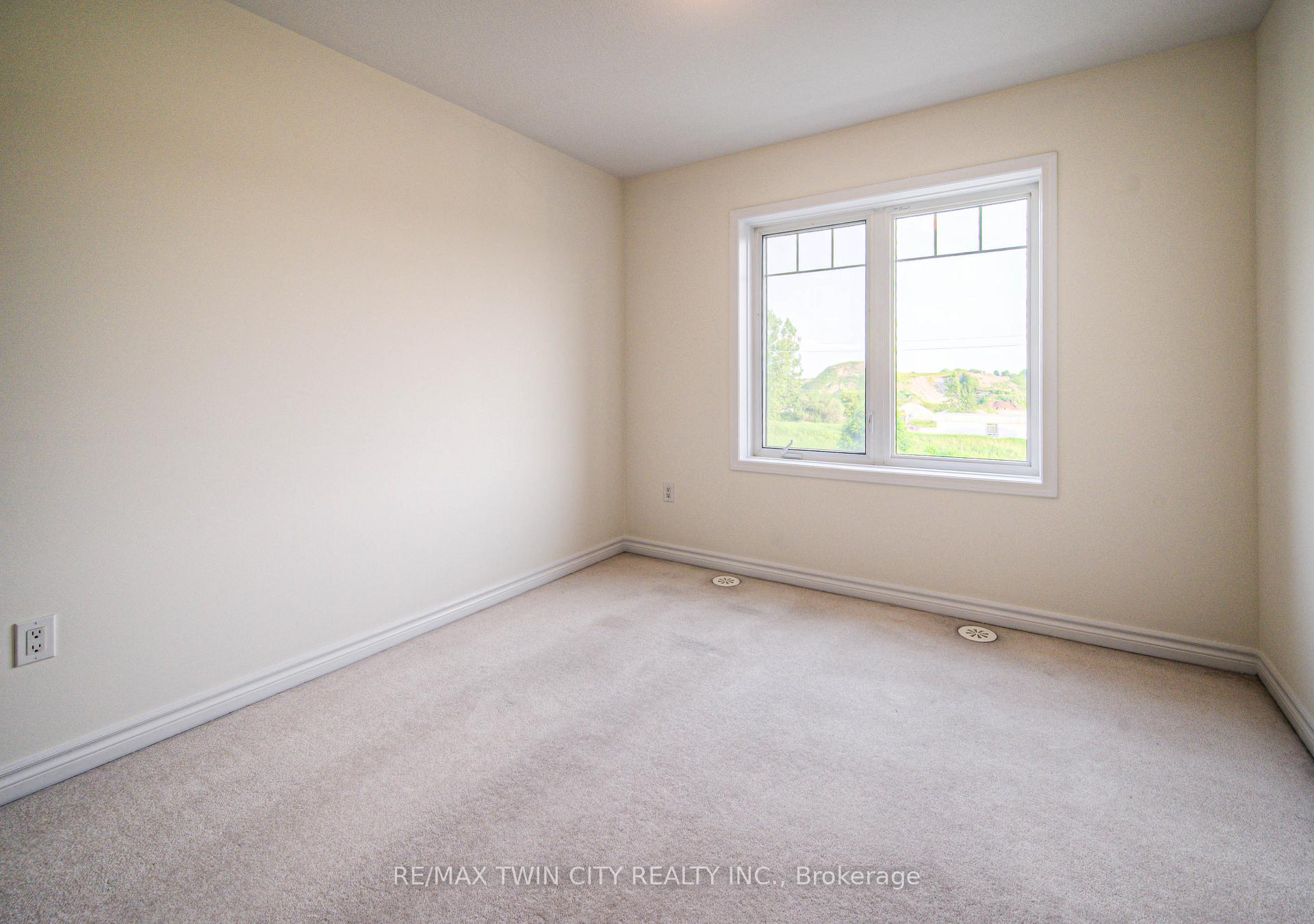 Photo 21 of 13 Outlook Terrace, Kitchener — HOMEH