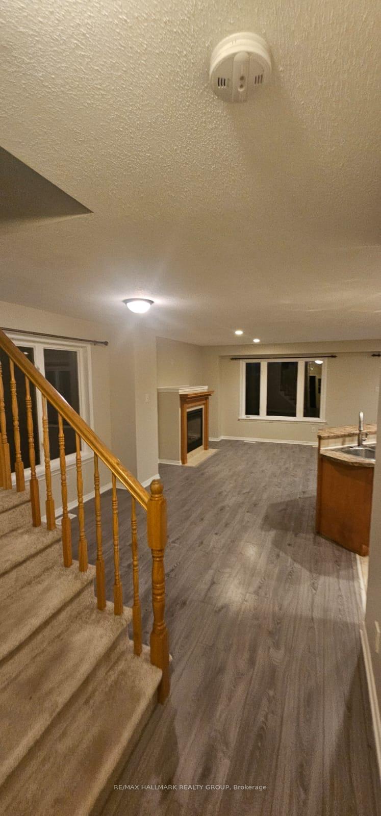 Photo 3 of 423 Celtic Ridge Crescent W, Ottawa, Kanata - Morgan's Grant/South March — HOMEH