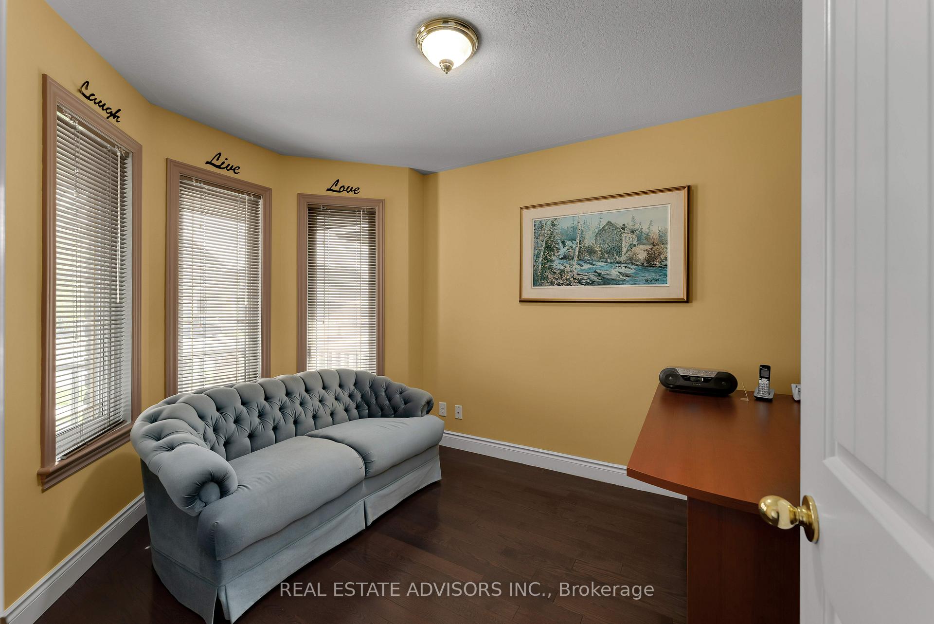 Photo 5 of 1124 Crossfield Avenue, Kingston, City Northwest — HOMEH