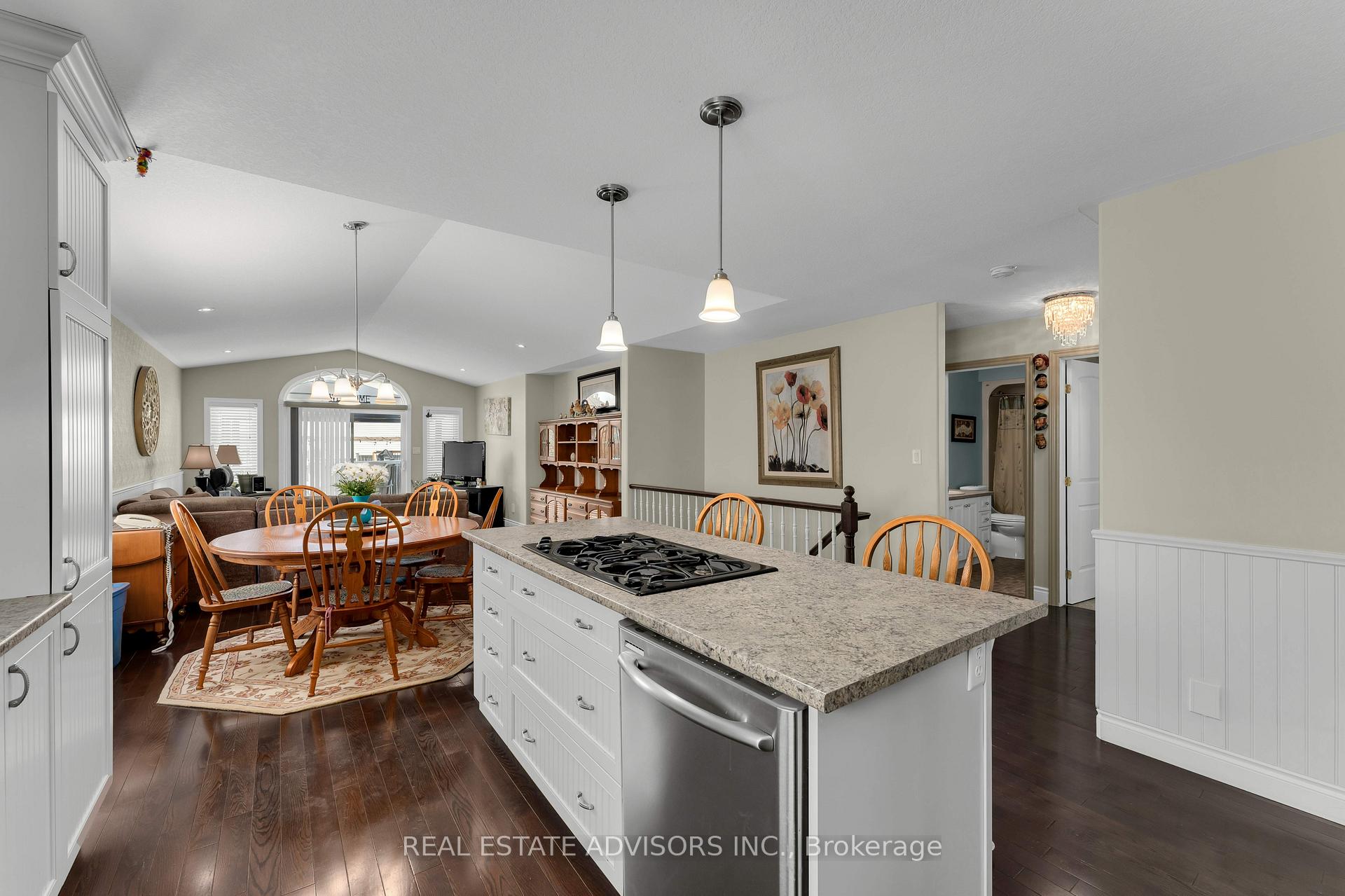 Photo 10 of 1124 Crossfield Avenue, Kingston, City Northwest — HOMEH