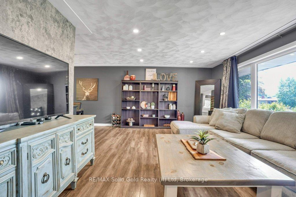 Photo 10 of 60 Springbank Crescent, Kitchener — HOMEH