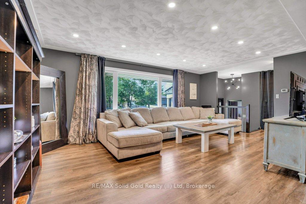 Photo 11 of 60 Springbank Crescent, Kitchener — HOMEH