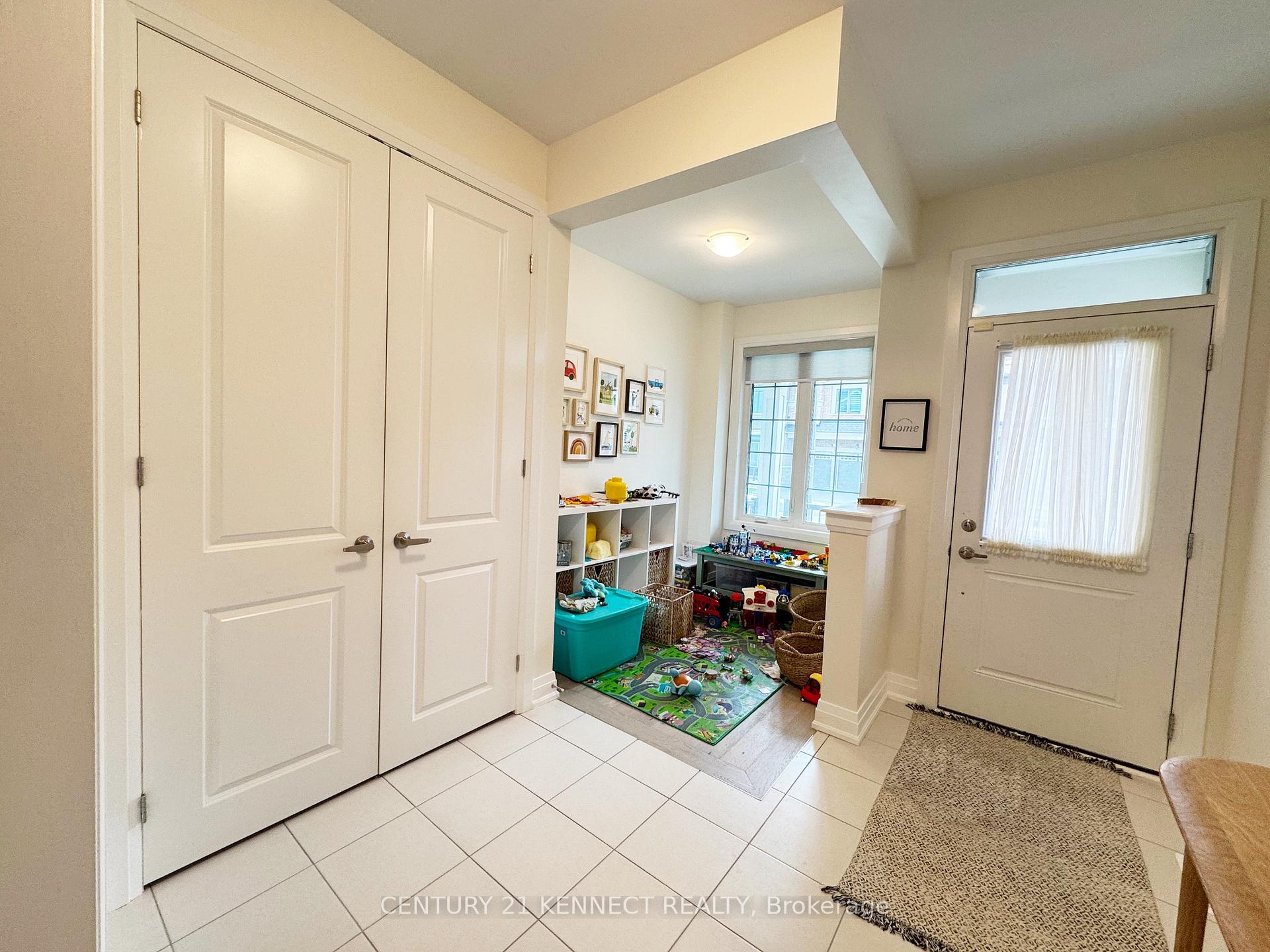 Photo 2 of 16 Cecil Sinclair Drive, Markham, Victoria Square — HOMEH