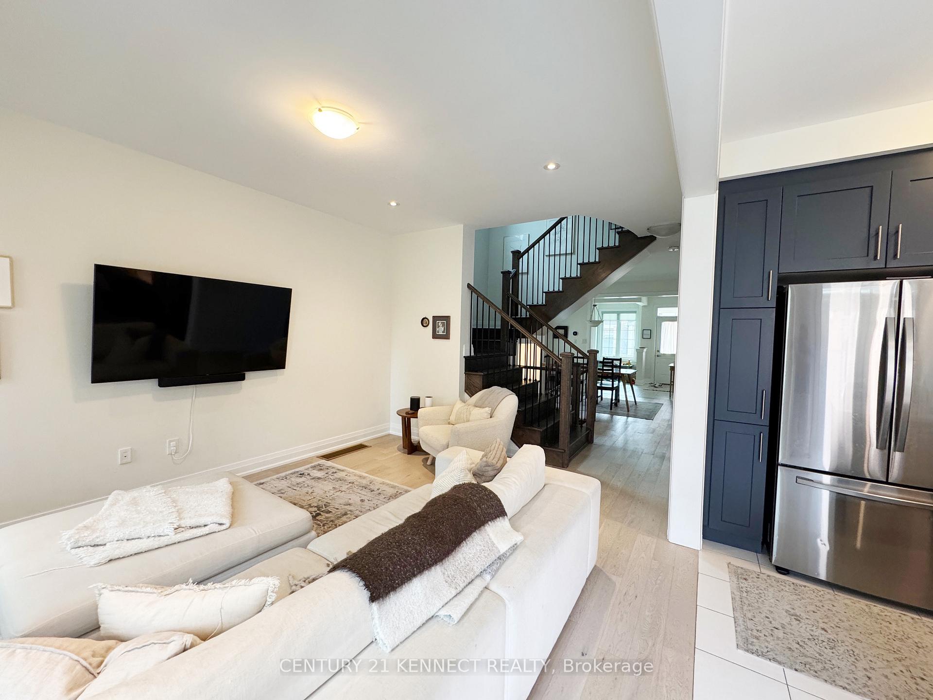 Photo 6 of 16 Cecil Sinclair Drive, Markham, Victoria Square — HOMEH