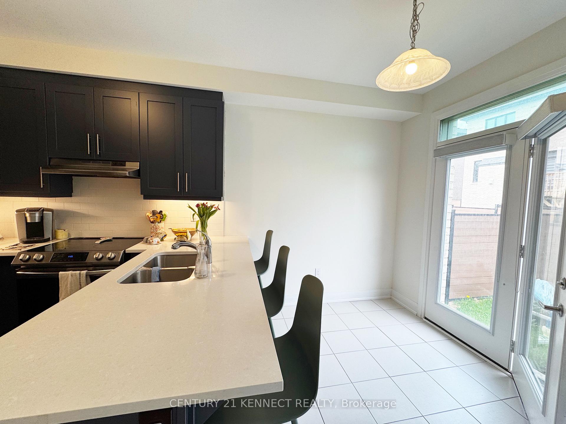 Photo 8 of 16 Cecil Sinclair Drive, Markham, Victoria Square — HOMEH