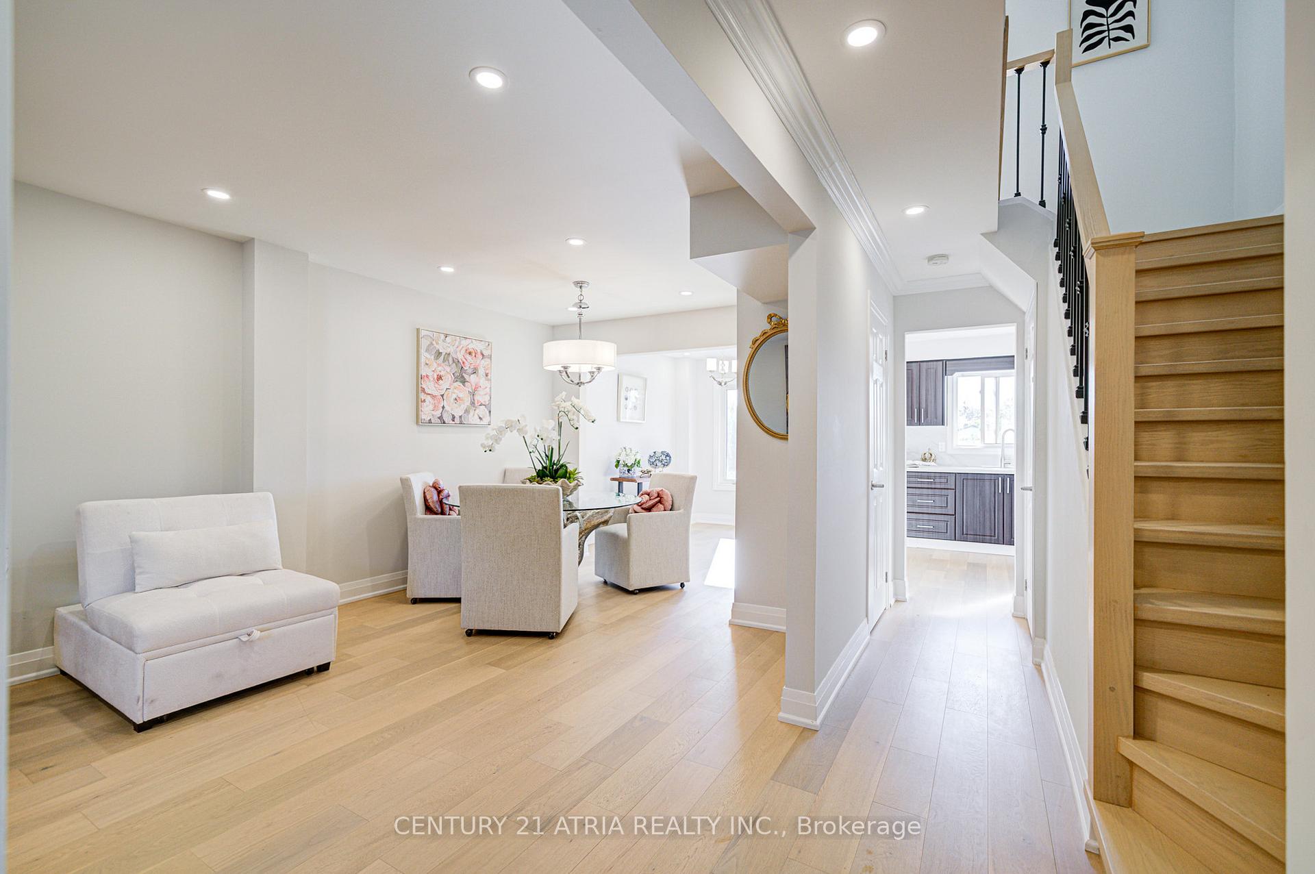 Photo 4 of 111 Bedale Crescent, Markham, Milliken Mills West — HOMEH