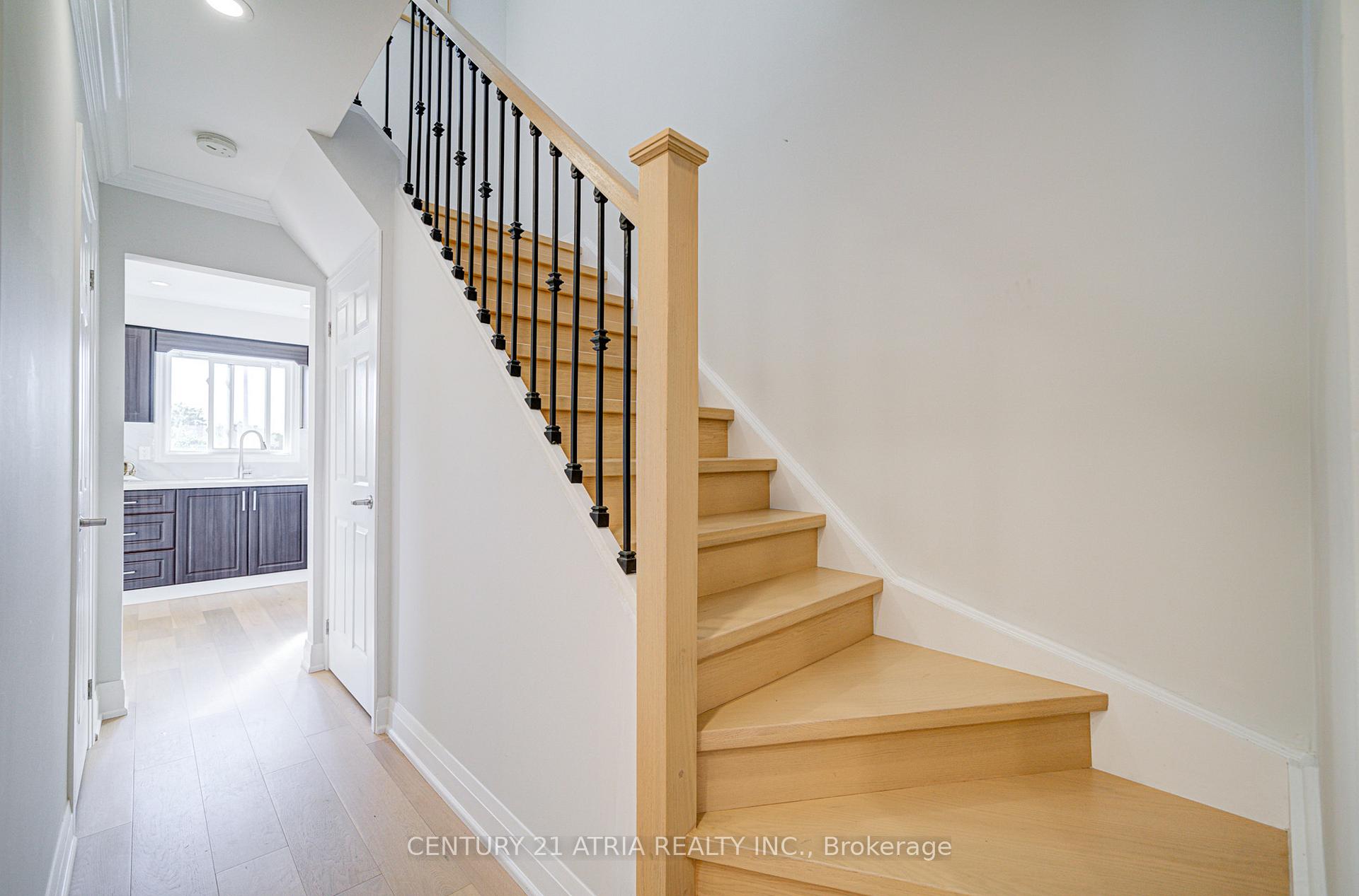 Photo 5 of 111 Bedale Crescent, Markham, Milliken Mills West — HOMEH