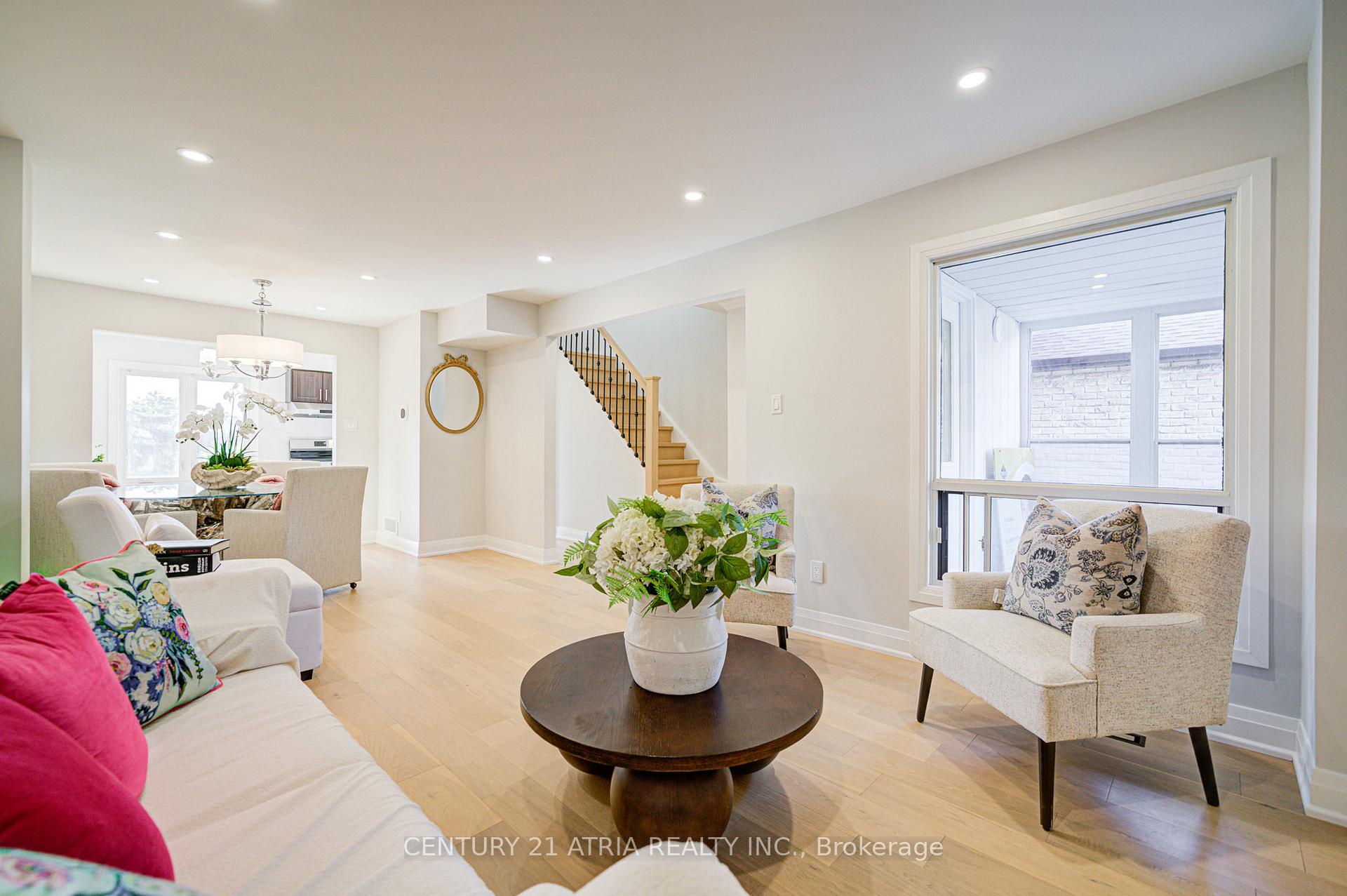 Photo 10 of 111 Bedale Crescent, Markham, Milliken Mills West — HOMEH