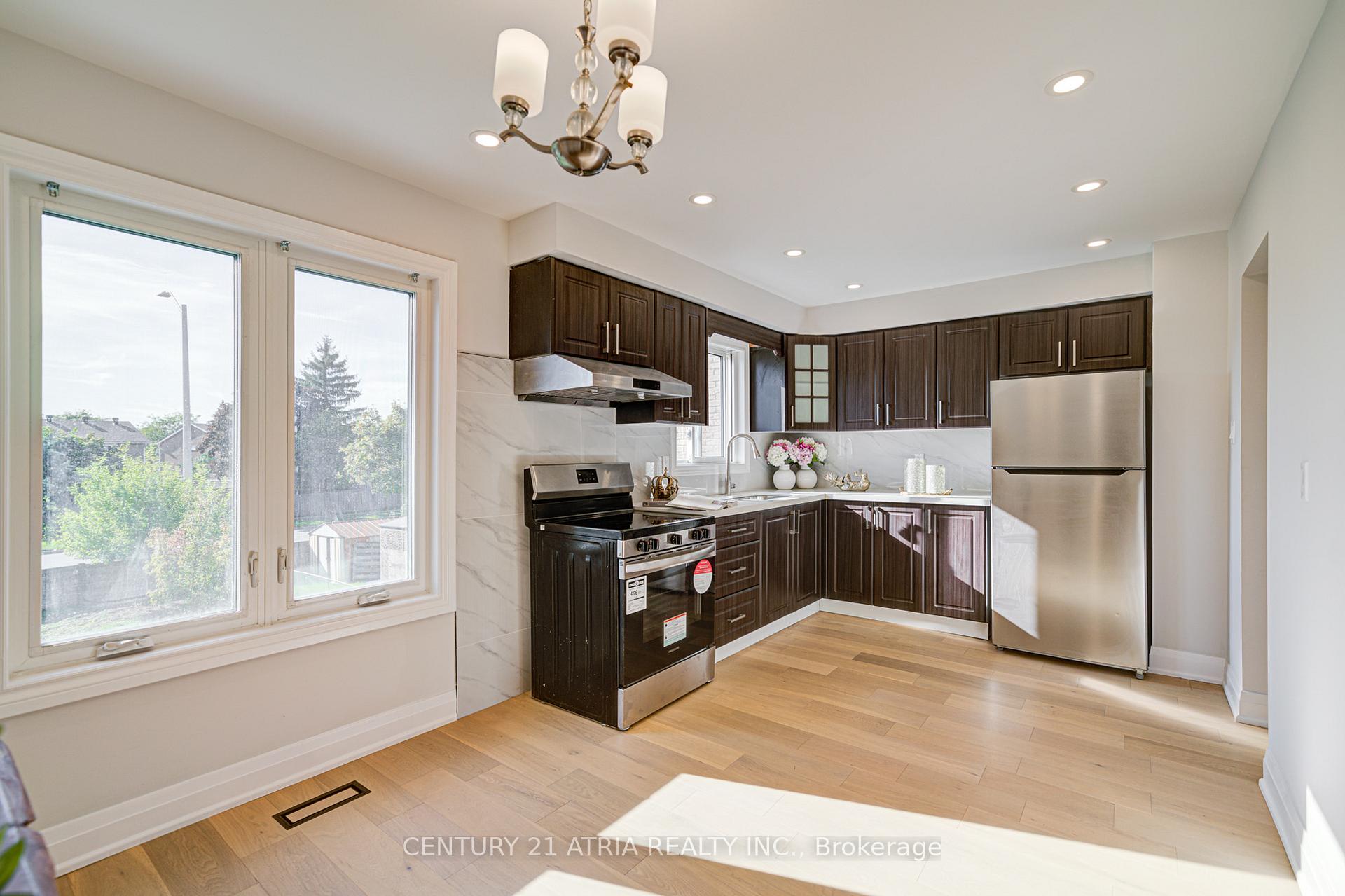 Photo 14 of 111 Bedale Crescent, Markham, Milliken Mills West — HOMEH