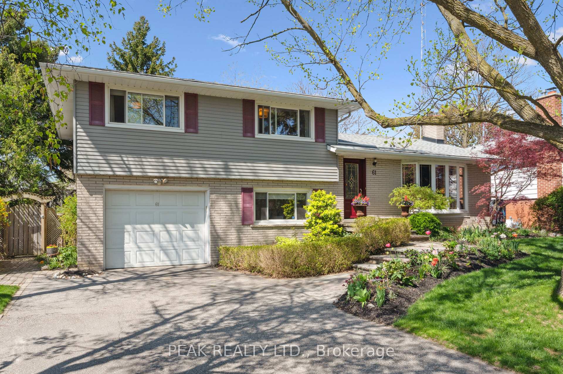Photo 1 of 61 Larkspur Crescent, Kitchener — HOMEH