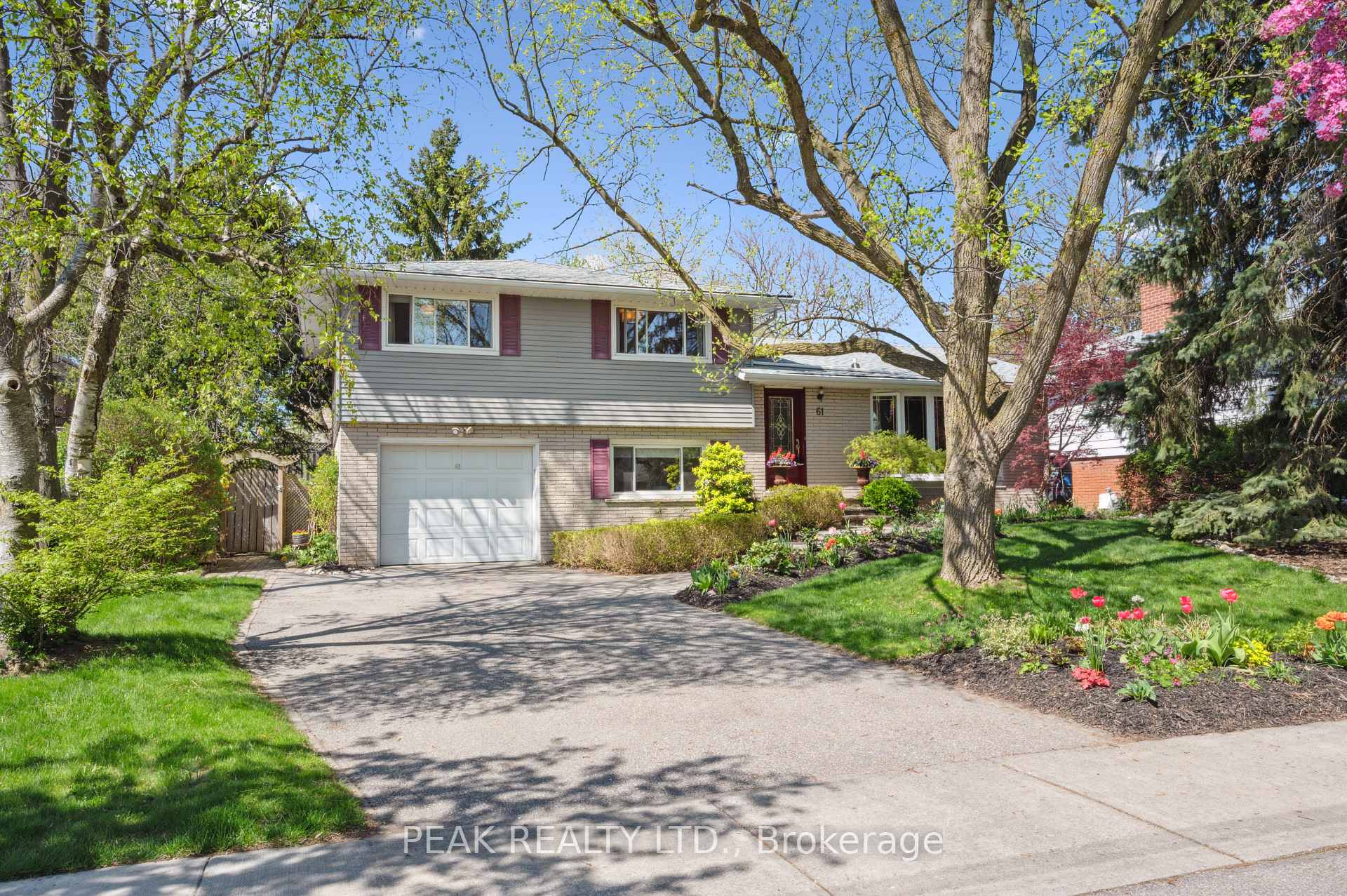 Photo 4 of 61 Larkspur Crescent, Kitchener — HOMEH