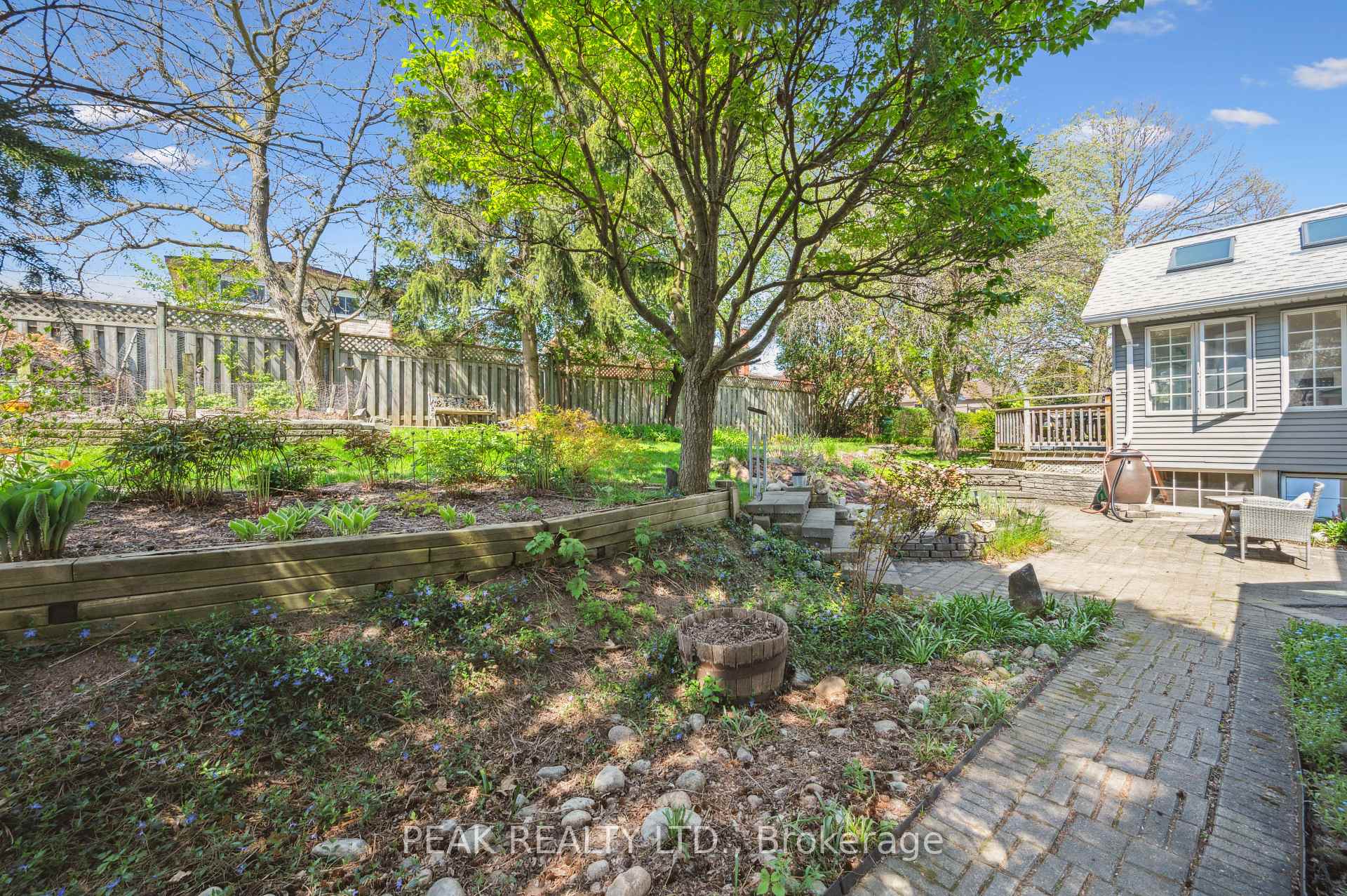 Photo 5 of 61 Larkspur Crescent, Kitchener — HOMEH