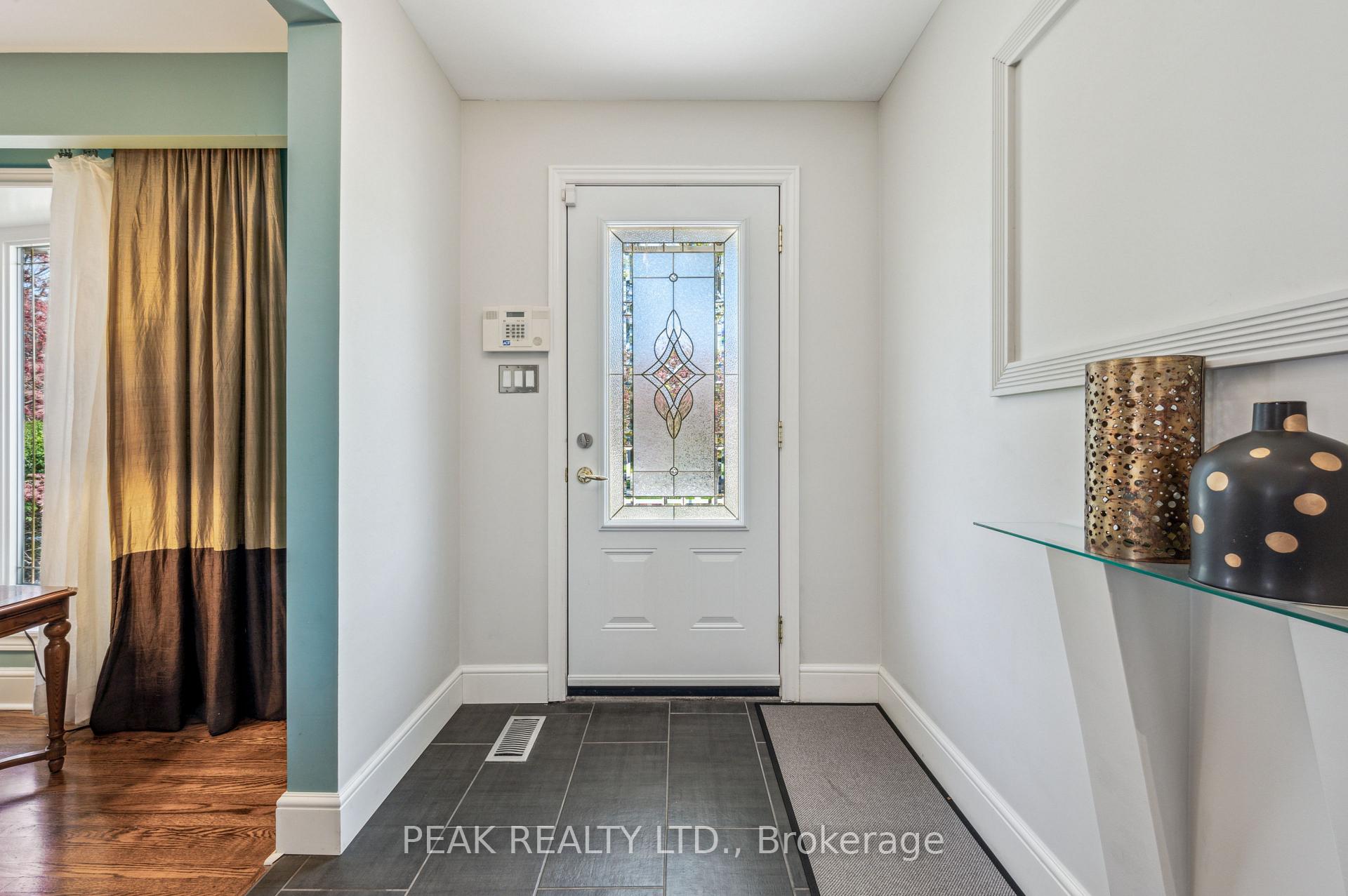 Photo 7 of 61 Larkspur Crescent, Kitchener — HOMEH