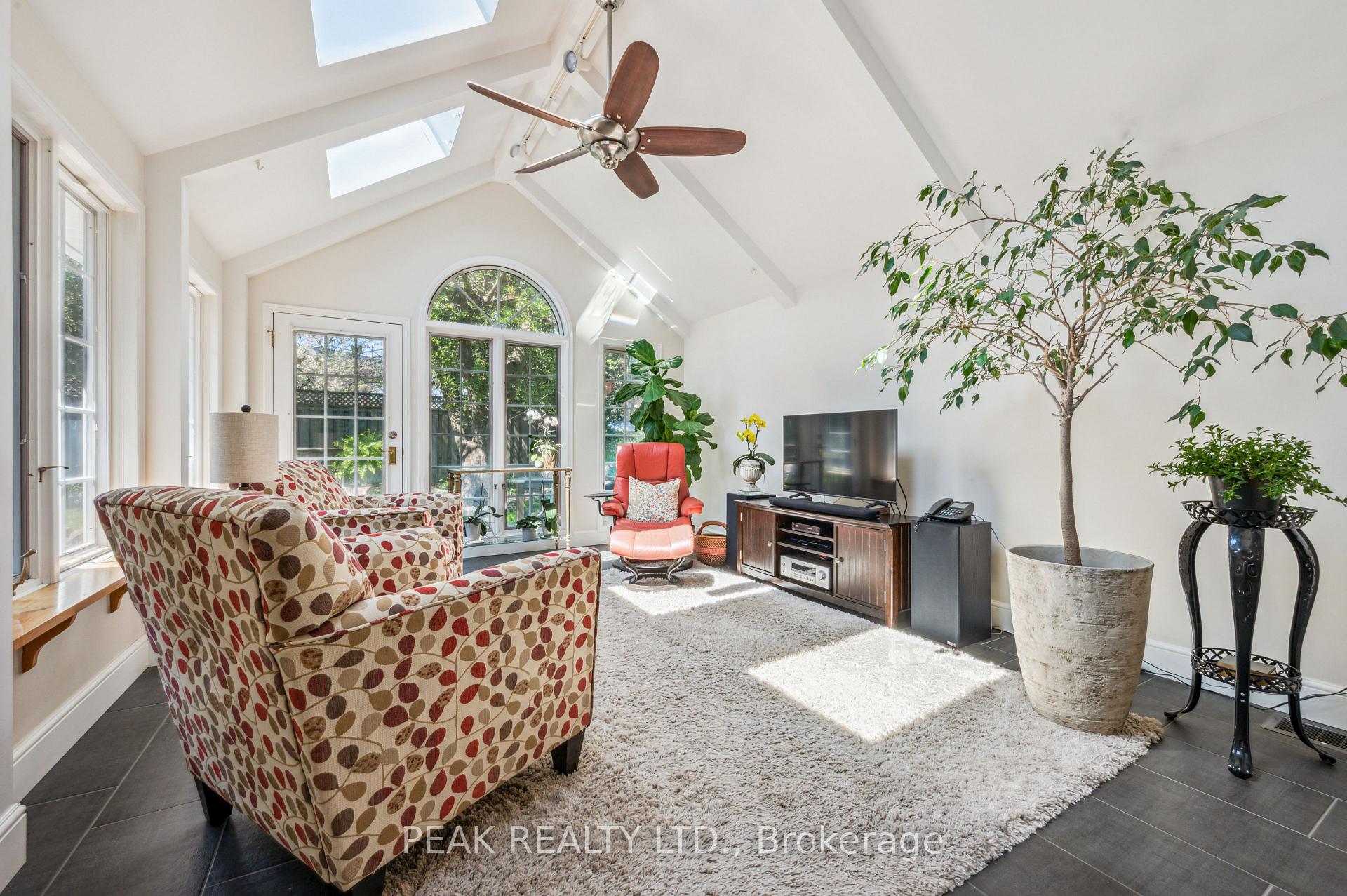 Photo 13 of 61 Larkspur Crescent, Kitchener — HOMEH