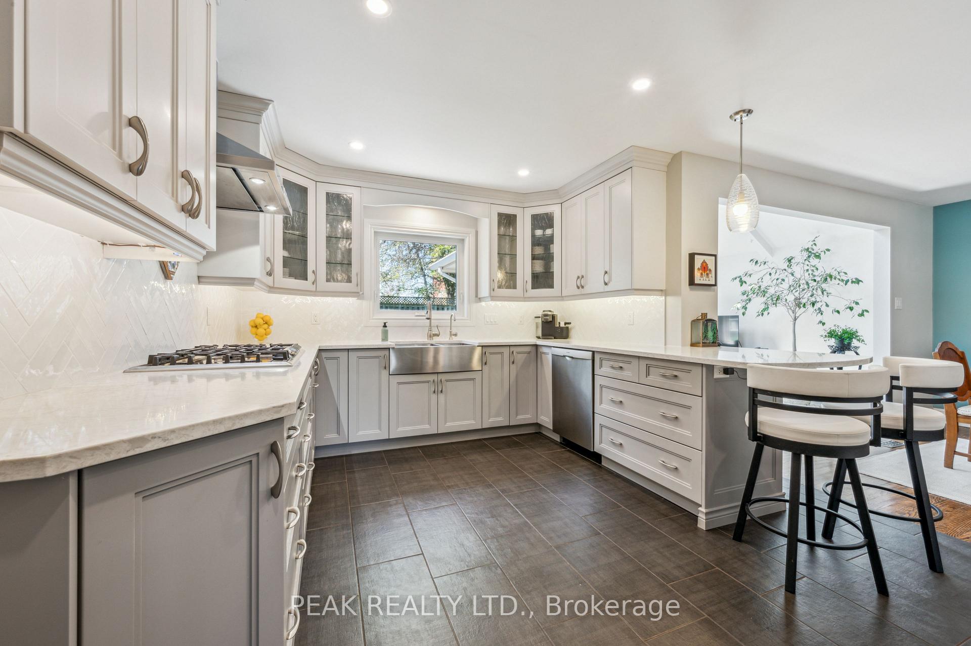 Photo 16 of 61 Larkspur Crescent, Kitchener — HOMEH