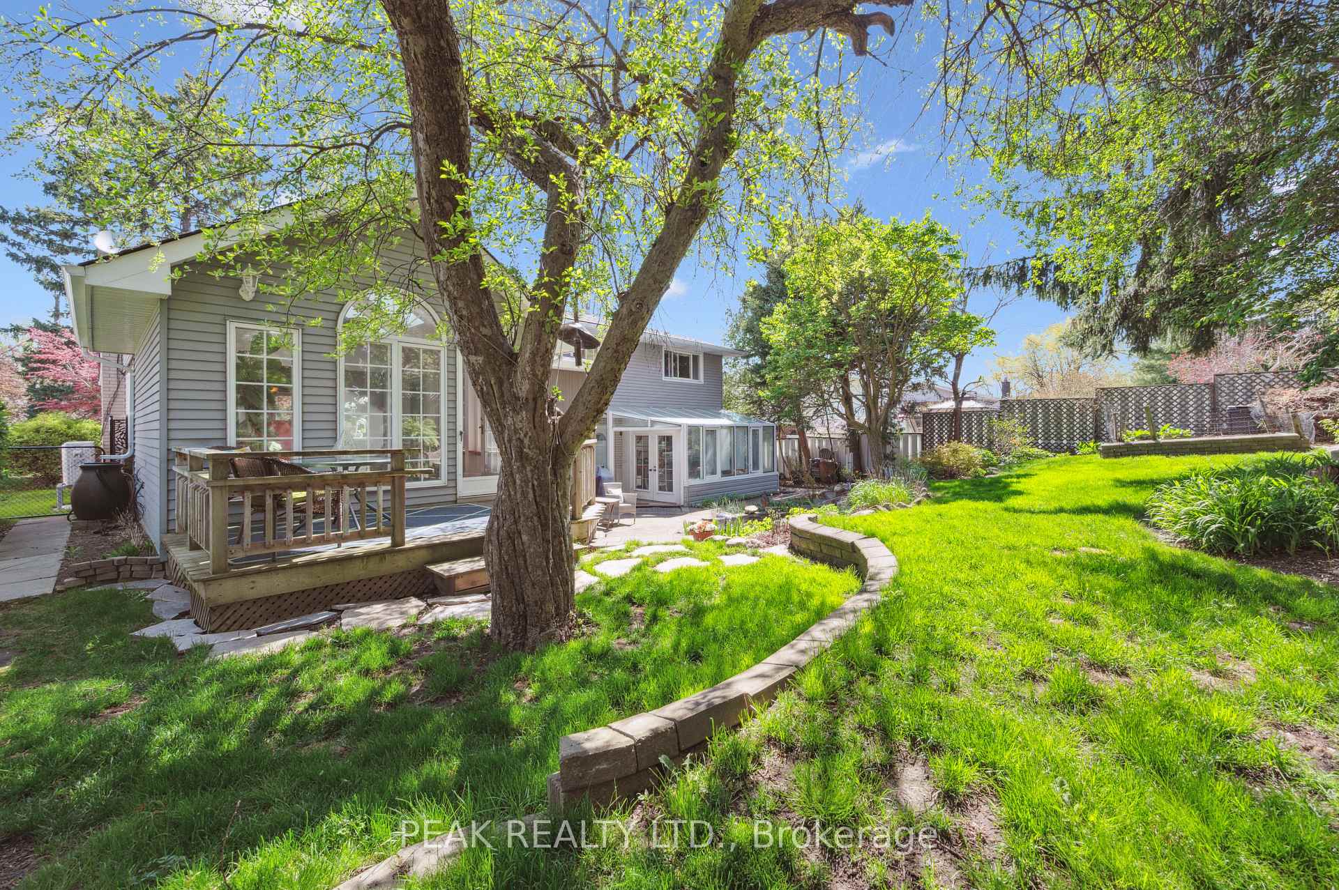 Photo 35 of 61 Larkspur Crescent, Kitchener — HOMEH