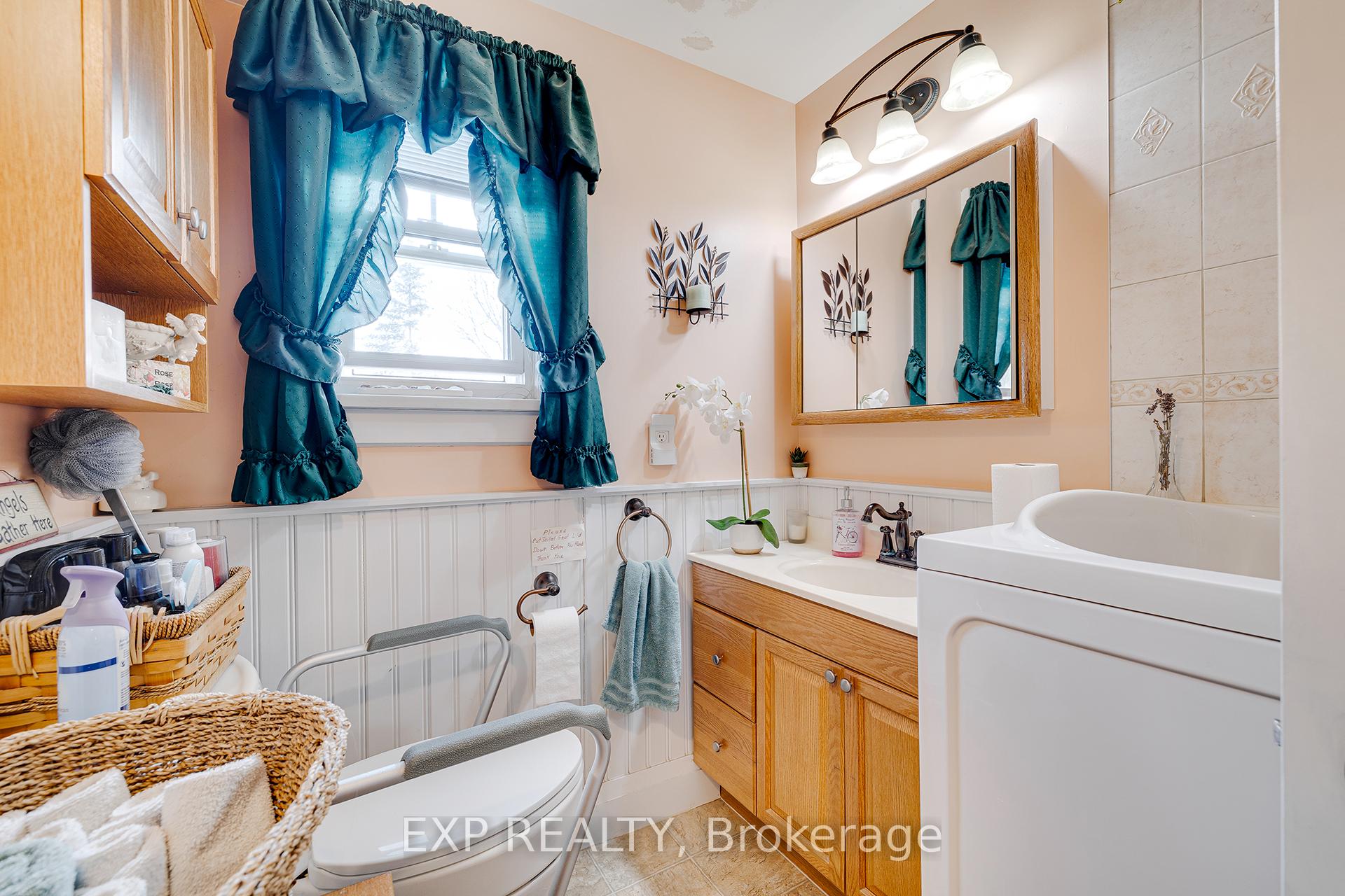 Photo 15 of 77 Borden Avenue N, Kitchener — HOMEH