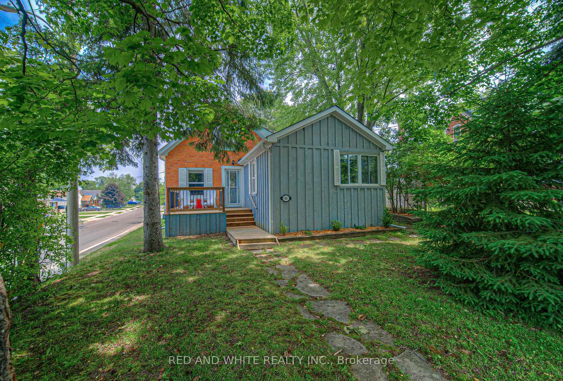 Photo 3 of 94 South Drive S, Kitchener, Southdale — HOMEH