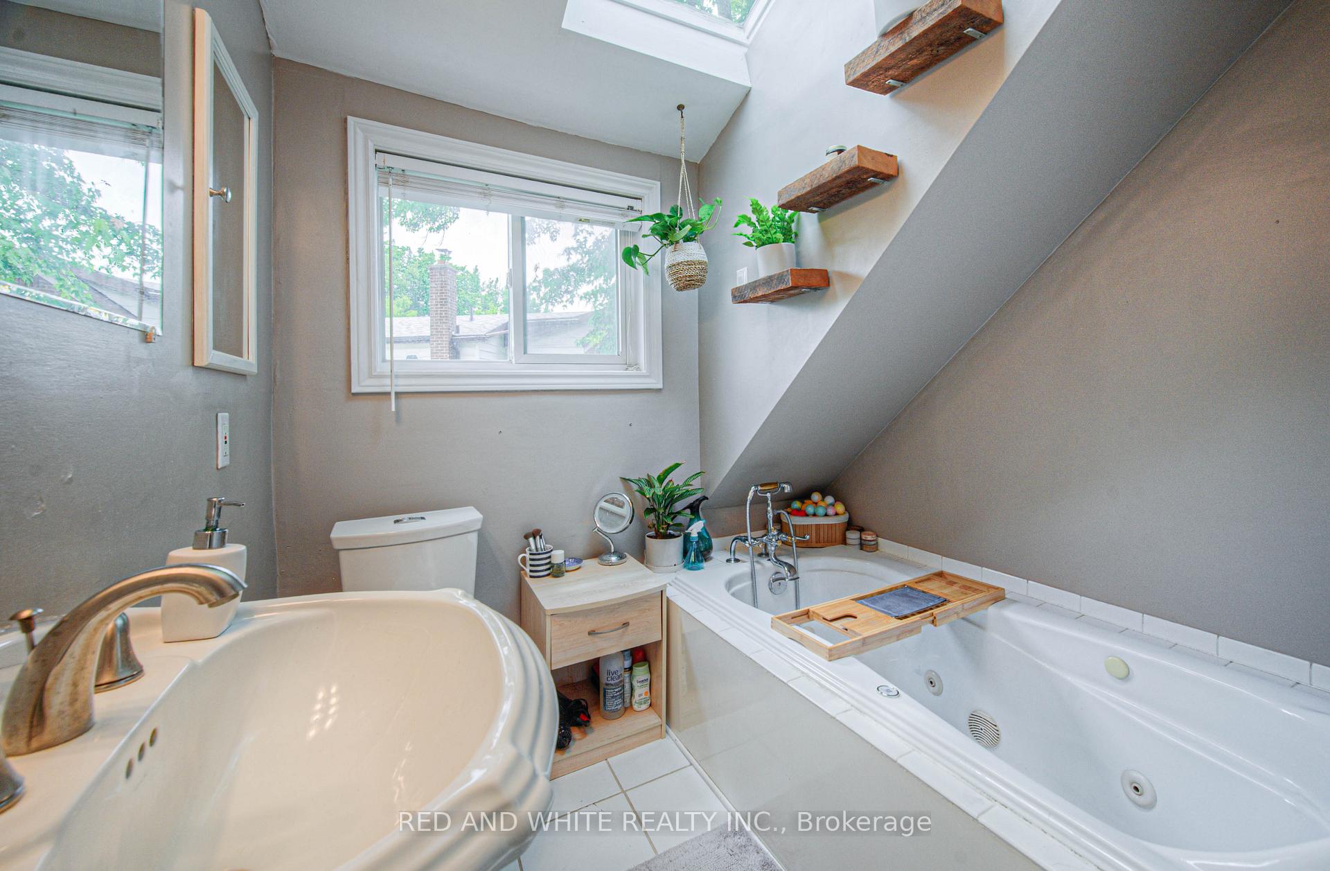 Photo 21 of 94 South Drive S, Kitchener, Southdale — HOMEH