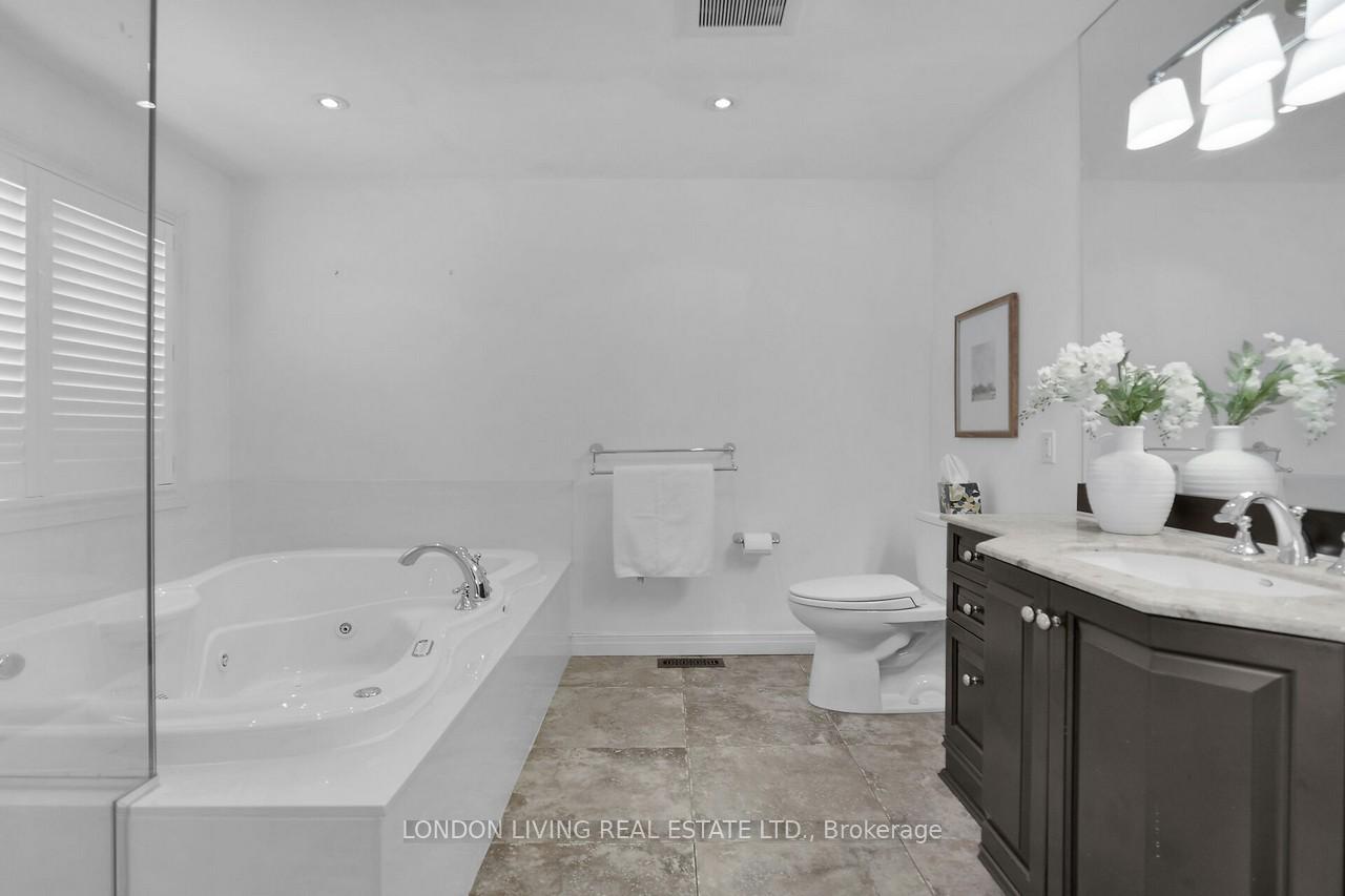 Photo 3 of 18 Pioneer Drive, Middlesex Centre, Kilworth — HOMEH