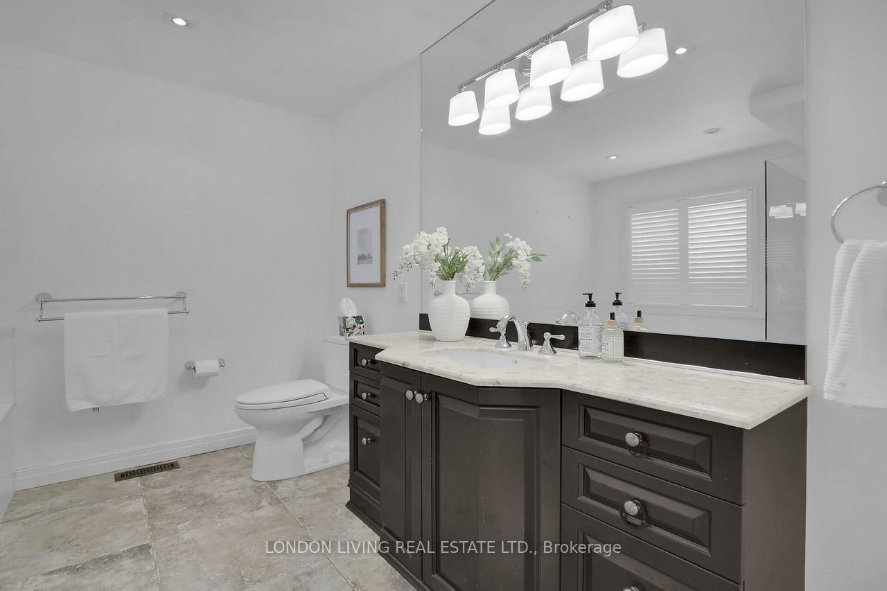 Photo 4 of 18 Pioneer Drive, Middlesex Centre, Kilworth — HOMEH