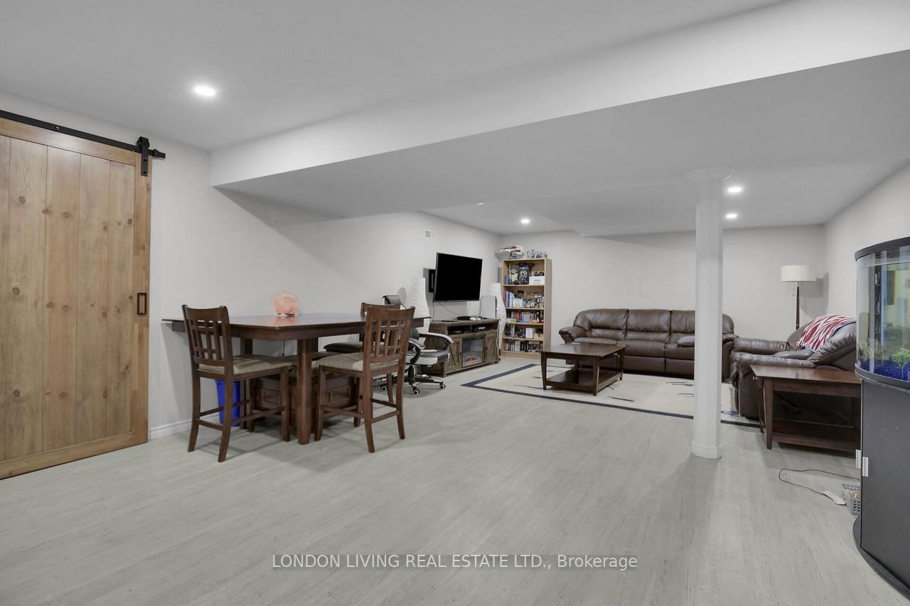 Photo 9 of 18 Pioneer Drive, Middlesex Centre, Kilworth — HOMEH
