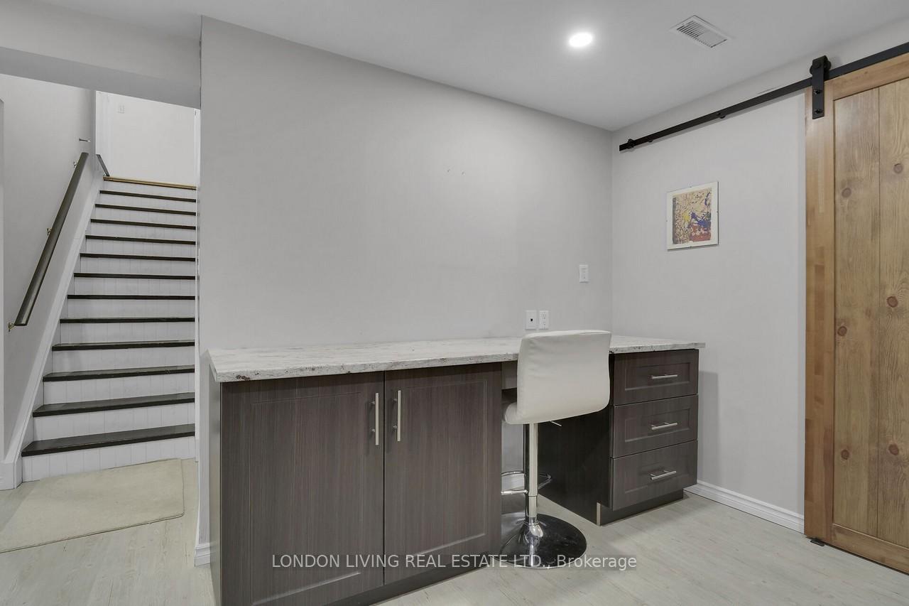Photo 10 of 18 Pioneer Drive, Middlesex Centre, Kilworth — HOMEH