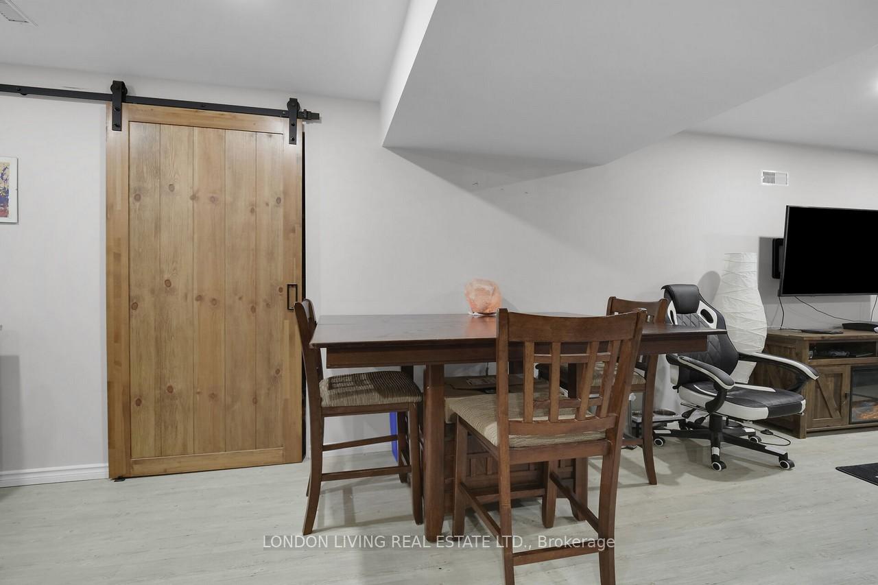 Photo 11 of 18 Pioneer Drive, Middlesex Centre, Kilworth — HOMEH