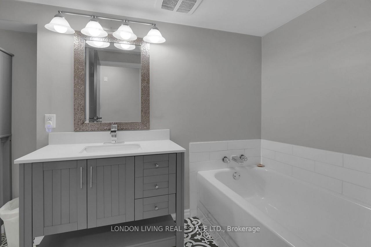 Photo 15 of 18 Pioneer Drive, Middlesex Centre, Kilworth — HOMEH