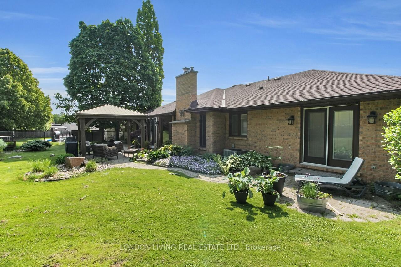 Photo 19 of 18 Pioneer Drive, Middlesex Centre, Kilworth — HOMEH
