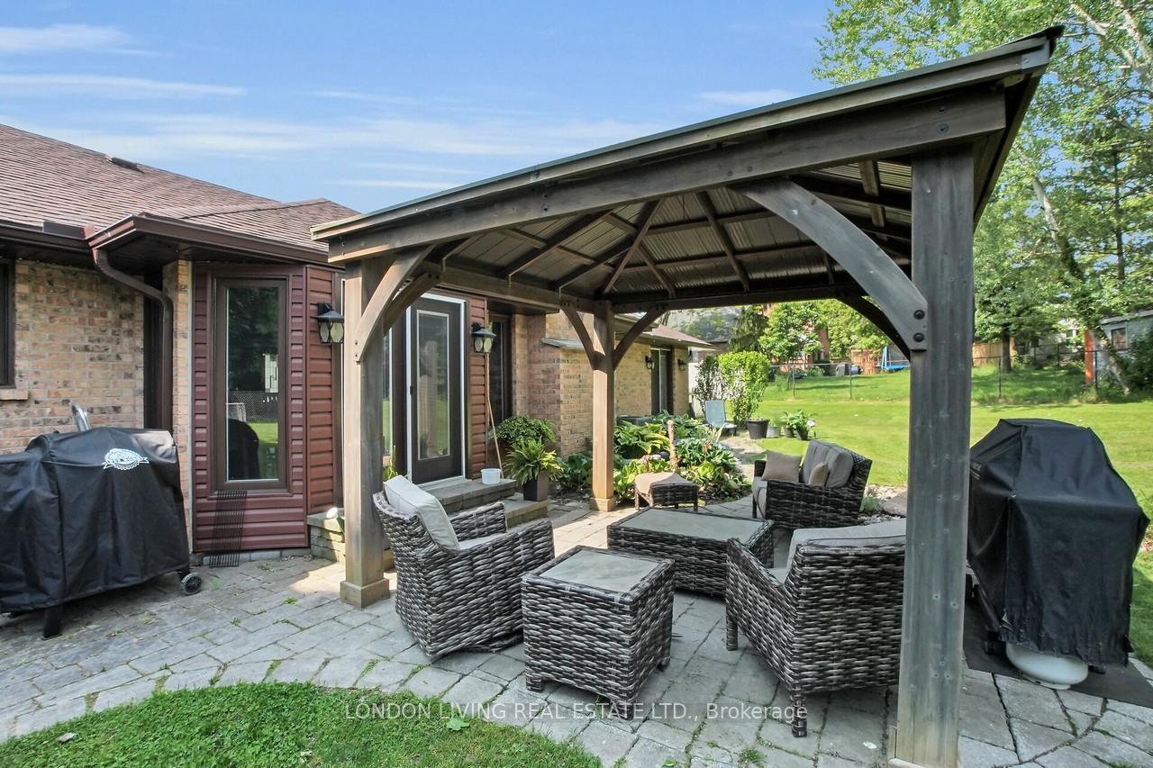 Photo 23 of 18 Pioneer Drive, Middlesex Centre, Kilworth — HOMEH