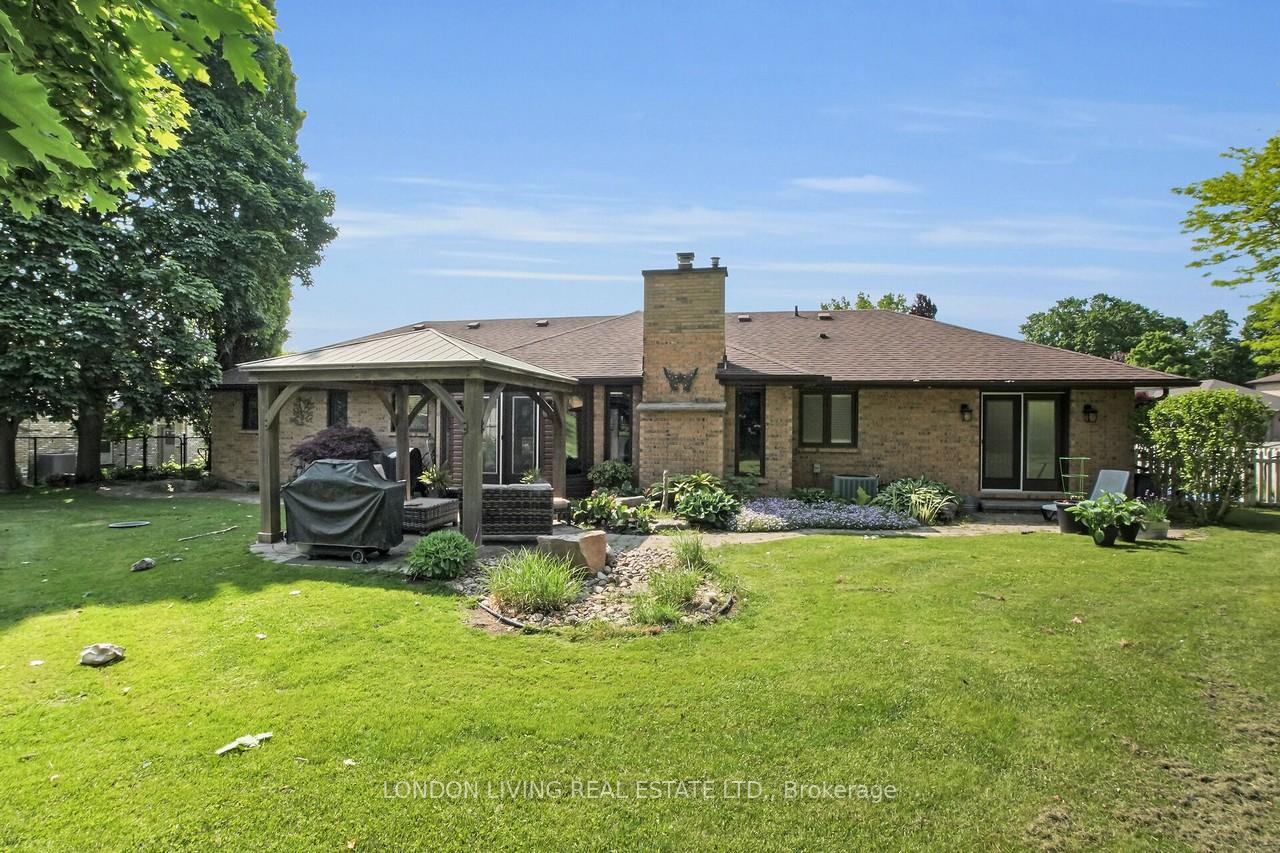 Photo 25 of 18 Pioneer Drive, Middlesex Centre, Kilworth — HOMEH