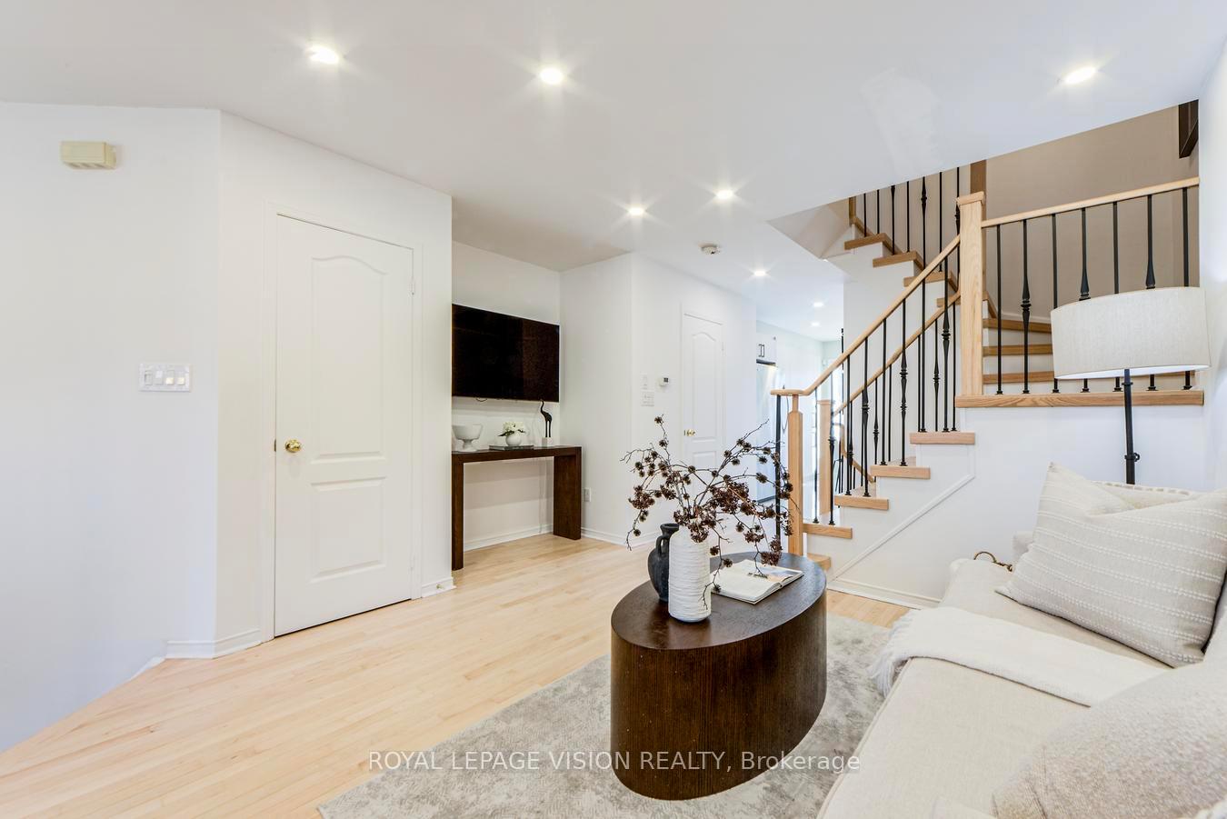 Photo 12 of 447 White's Hill Avenue, Markham, Cornell — HOMEH
