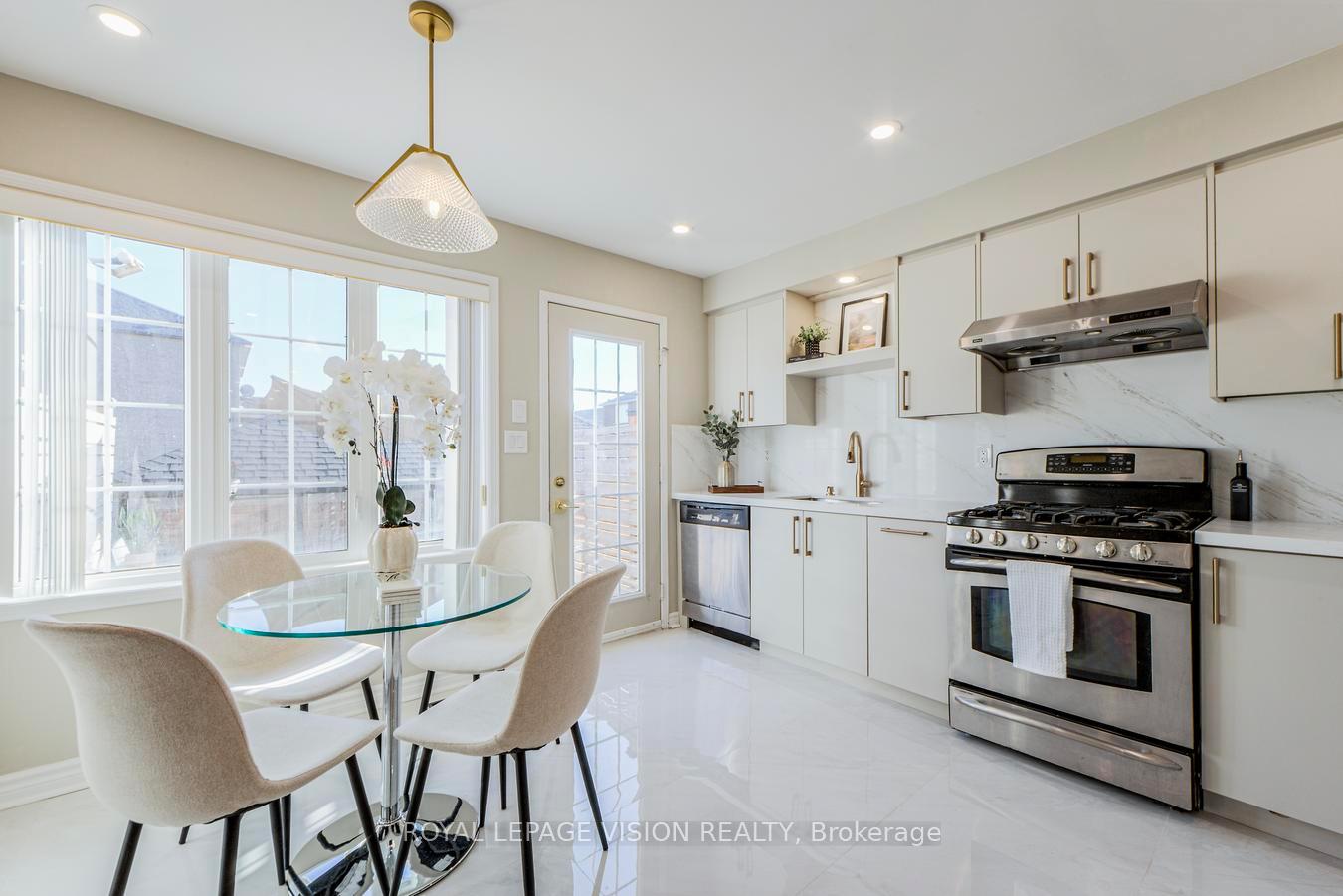 Photo 16 of 447 White's Hill Avenue, Markham, Cornell — HOMEH