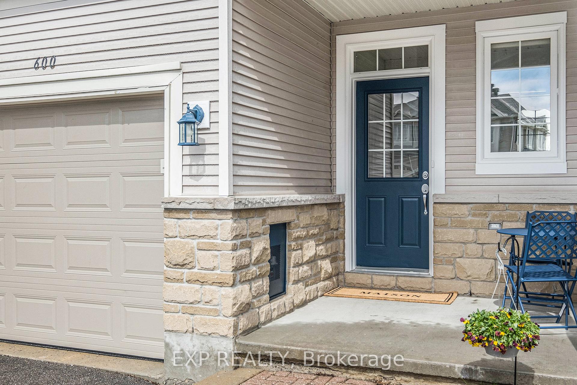 Photo 2 of 600 Pepperville Crescent N, Ottawa, Kanata - Emerald Meadows/Trailwest — HOMEH