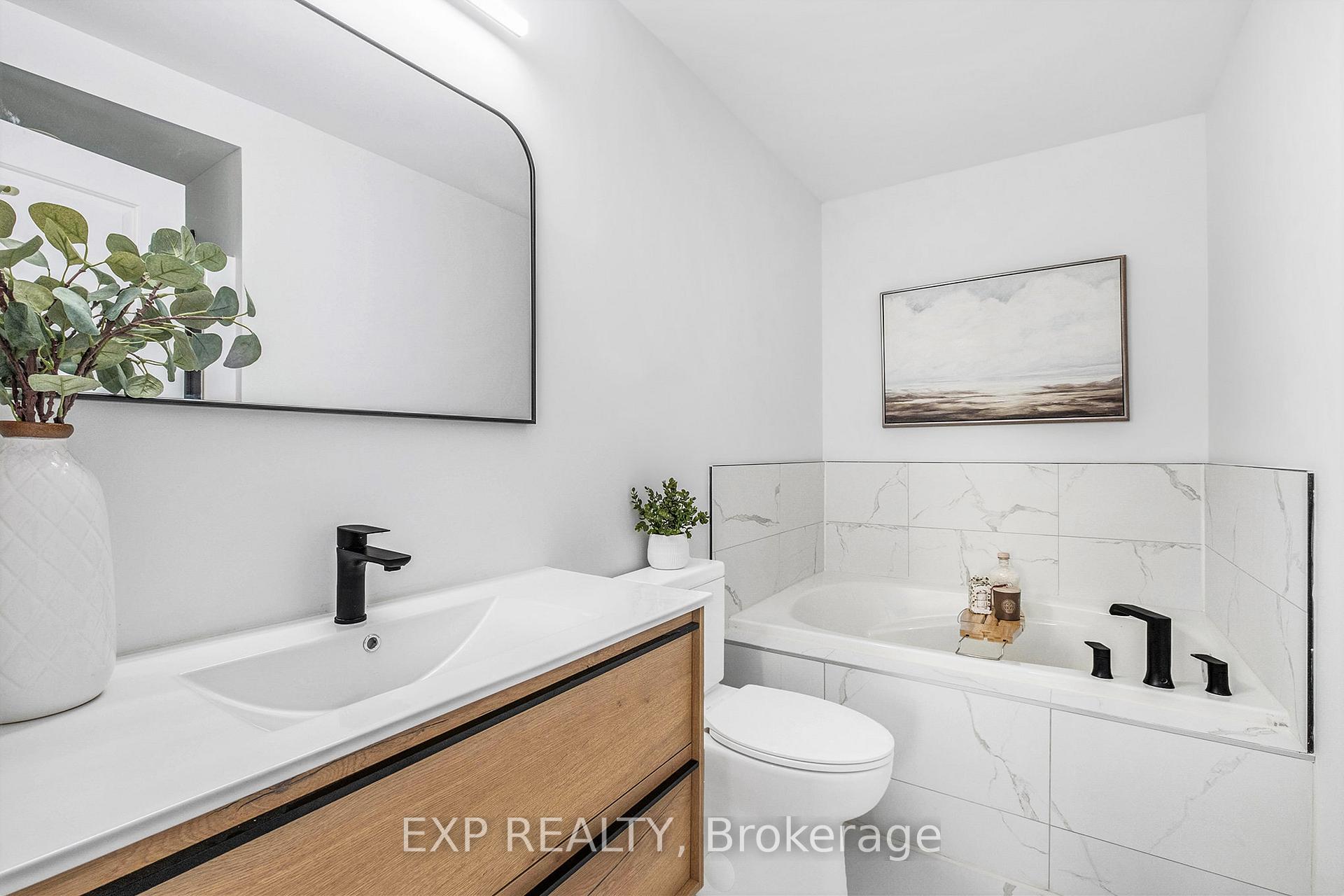 Photo 15 of 600 Pepperville Crescent N, Ottawa, Kanata - Emerald Meadows/Trailwest — HOMEH