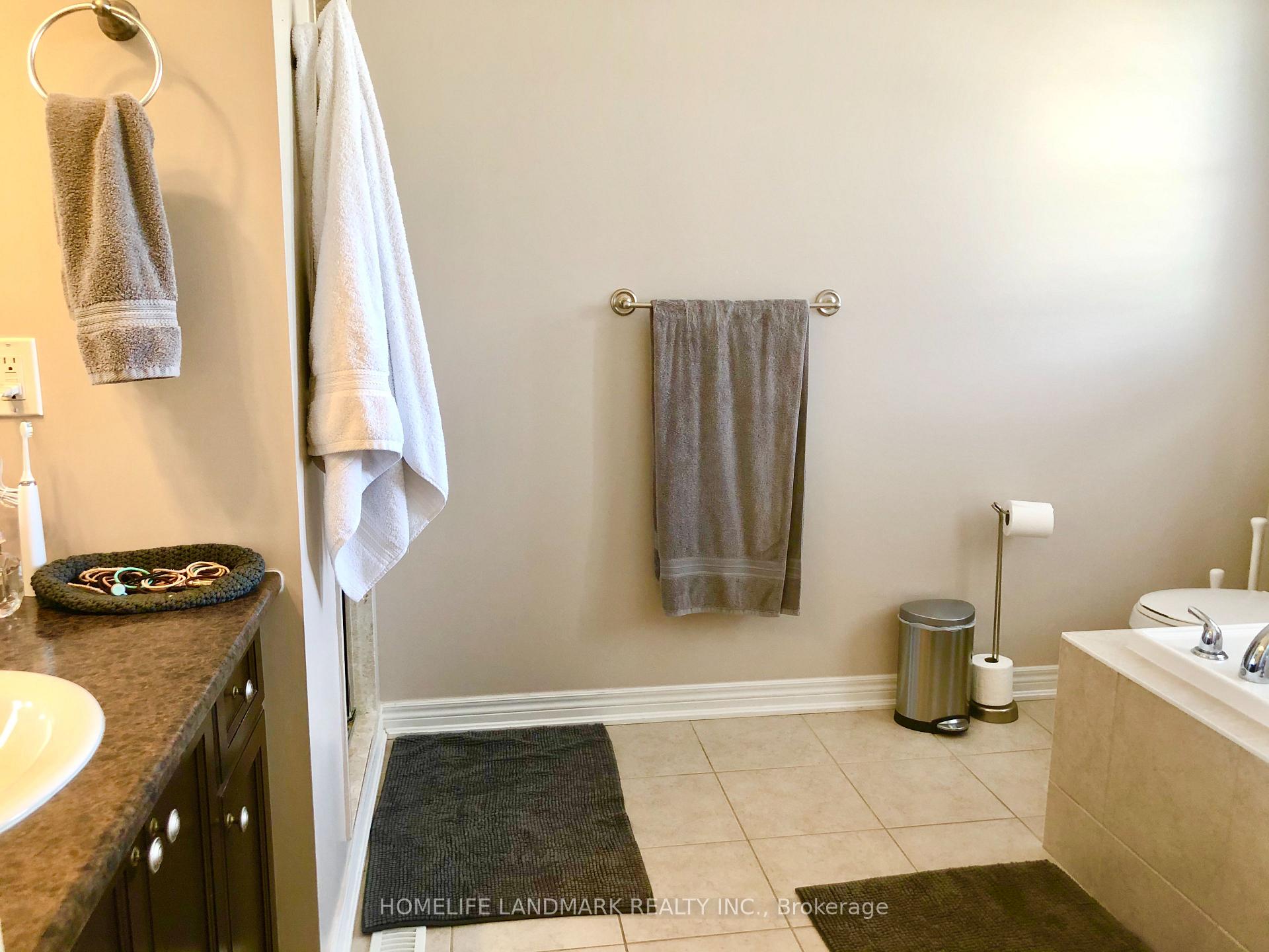 Photo 13 of 10683 Woodbine Avenue, Markham, Victoria Square — HOMEH