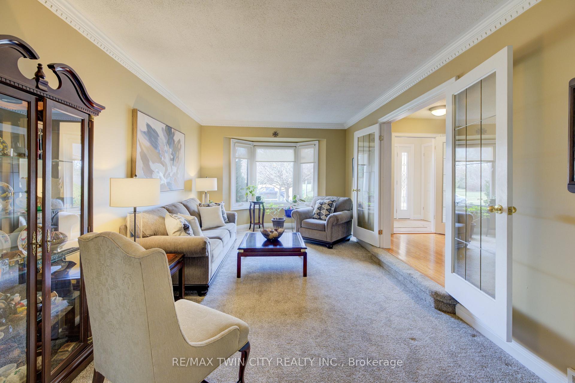 Front of 25 Lynnvalley Crescent