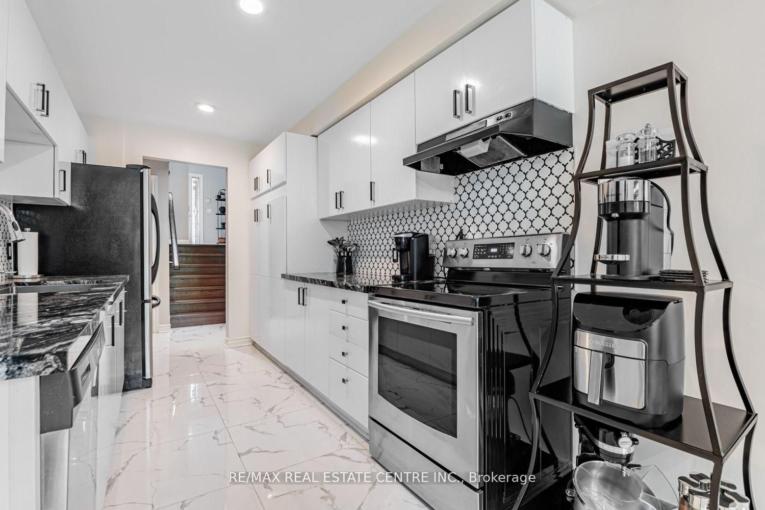 Photo 9 of 15 Rockingham Court, Markham, German Mills — HOMEH