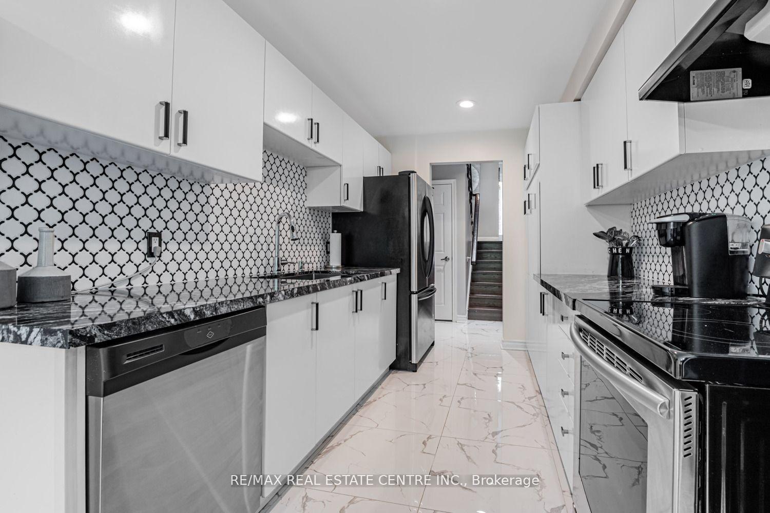 Photo 10 of 15 Rockingham Court, Markham, German Mills — HOMEH