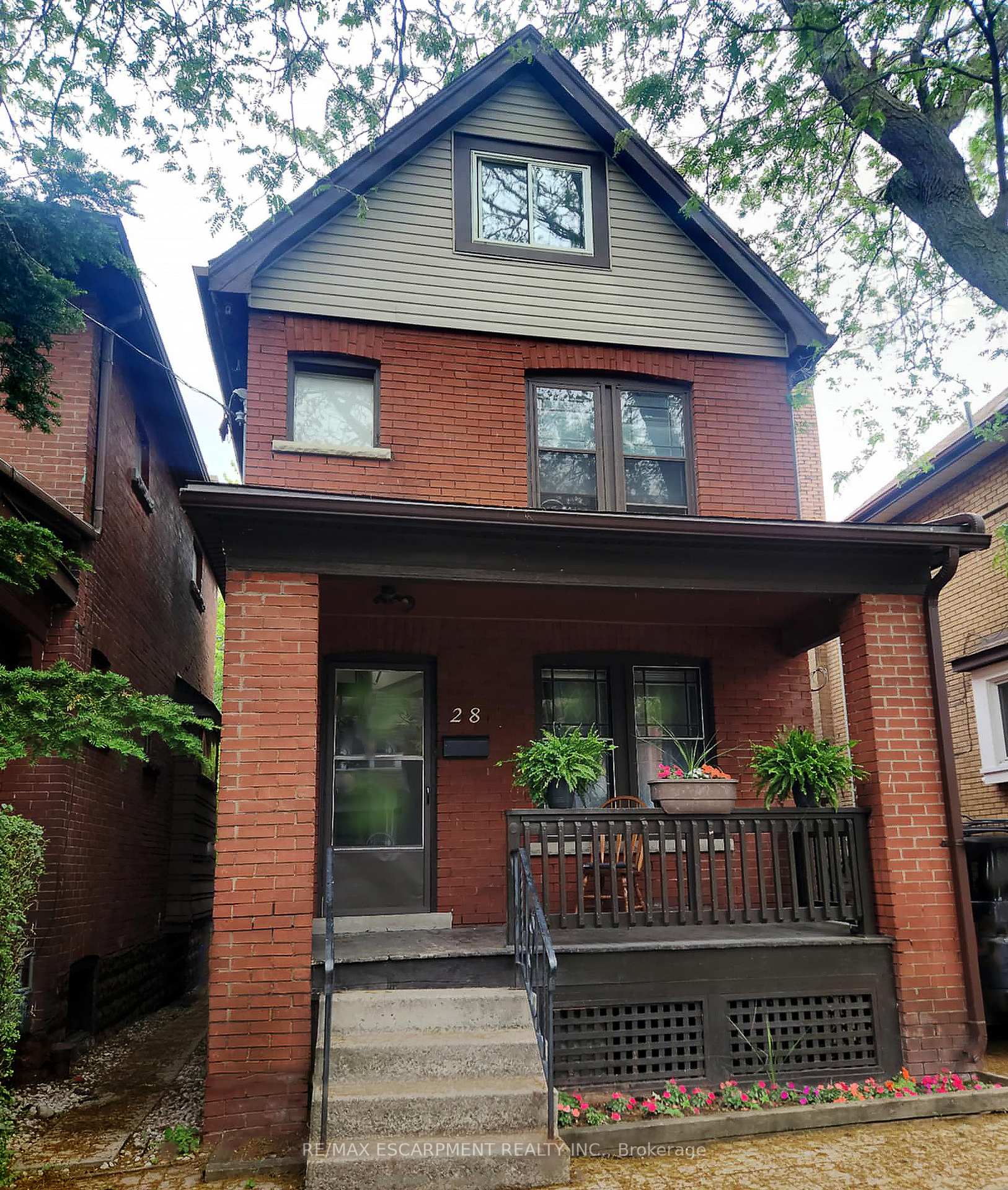Photo 1 of Unit Upper, 28 Fairholt Road N, Hamilton, Stripley — HOMEH