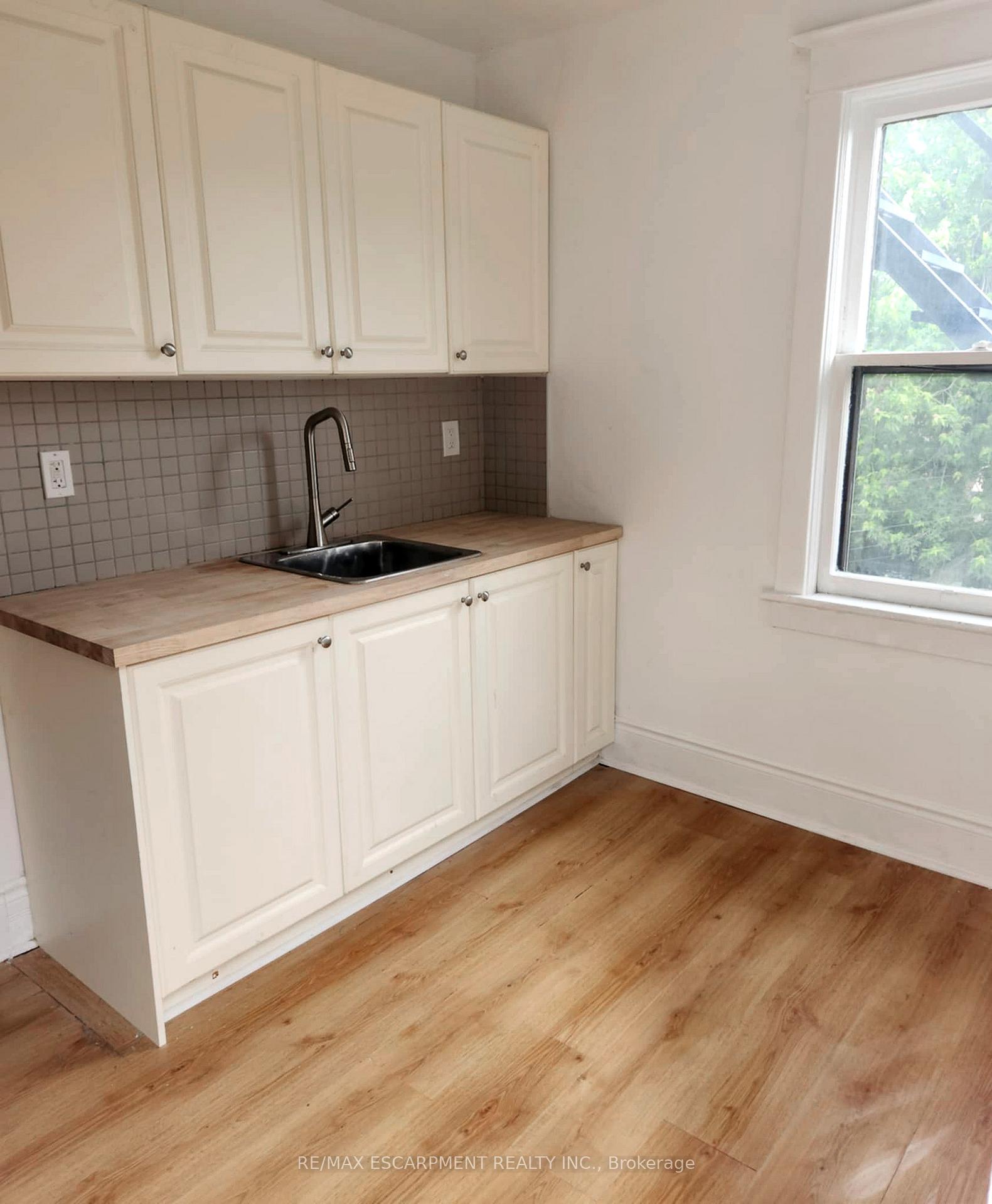 Photo 4 of Unit Upper, 28 Fairholt Road N, Hamilton, Stripley — HOMEH