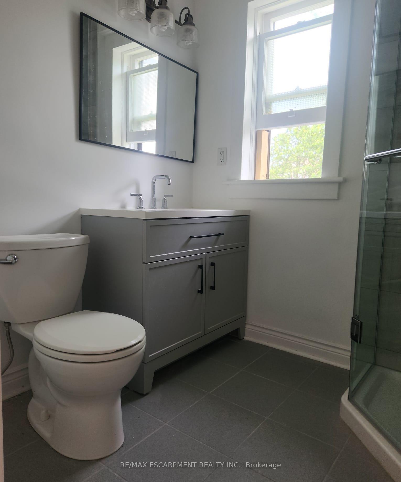 Photo 11 of Unit Upper, 28 Fairholt Road N, Hamilton, Stripley — HOMEH