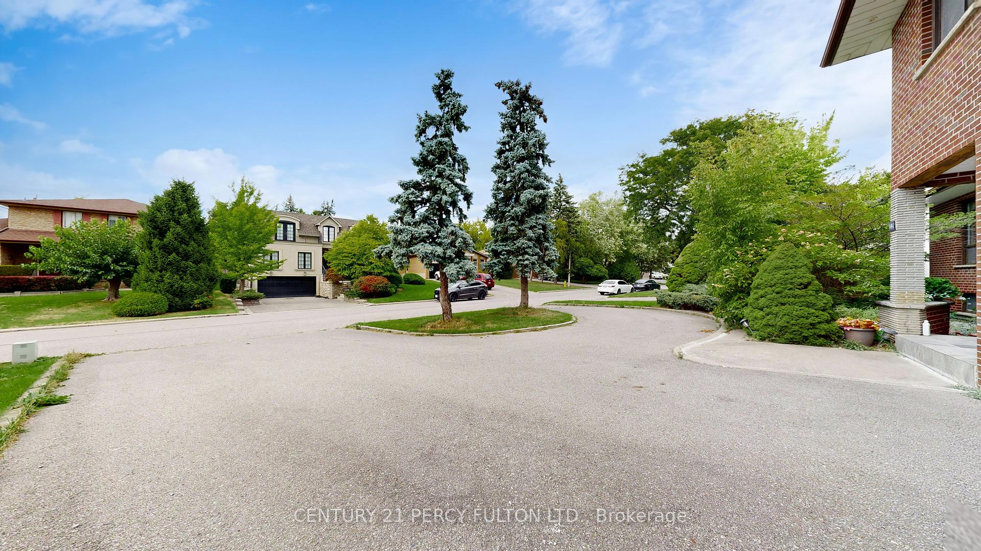Photo 3 of 53 Poinsetta Drive, Markham, Bayview Glen — HOMEH