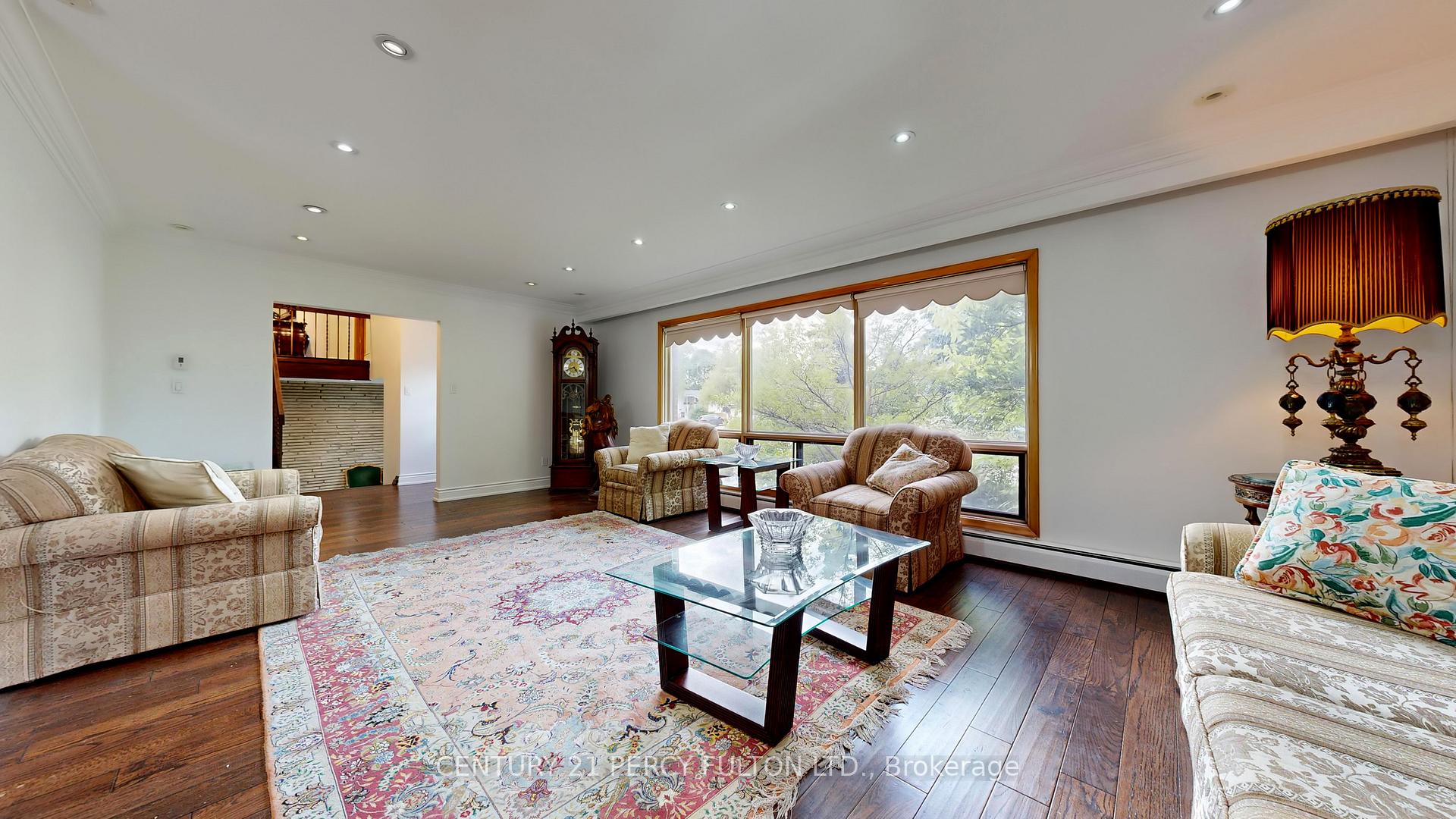 Photo 4 of 53 Poinsetta Drive, Markham, Bayview Glen — HOMEH