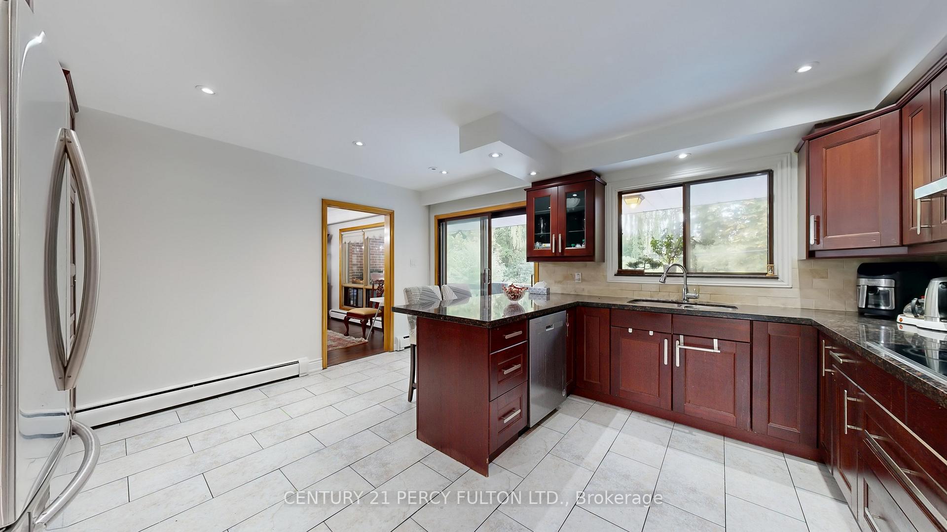 Photo 17 of 53 Poinsetta Drive, Markham, Bayview Glen — HOMEH