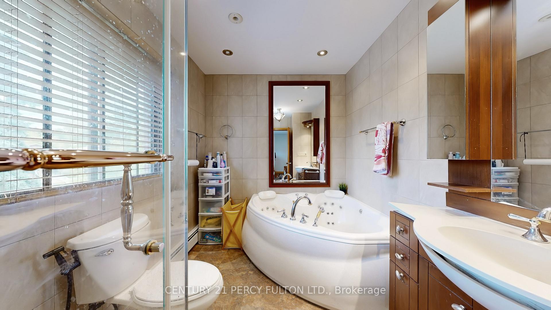 Photo 28 of 53 Poinsetta Drive, Markham, Bayview Glen — HOMEH